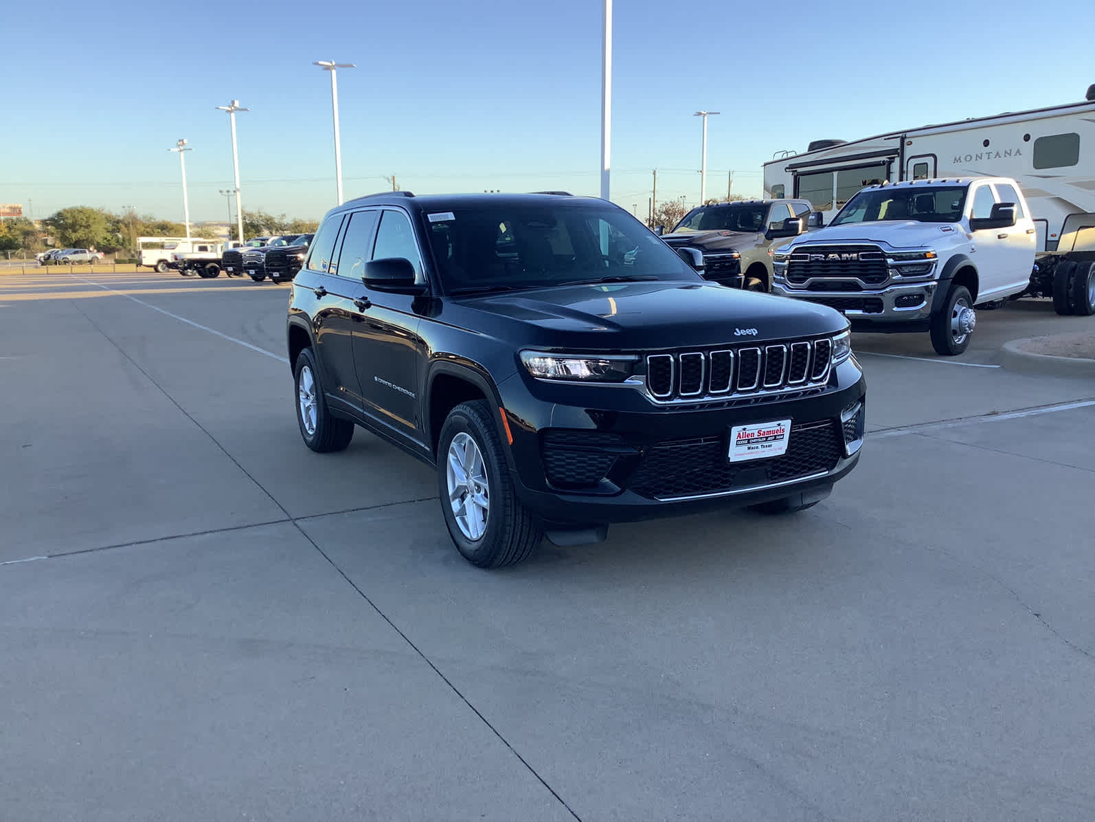 New Car 2025 Jeep Grand Cherokee  Laredo For Sale Under $50,000 In Waco, Texas