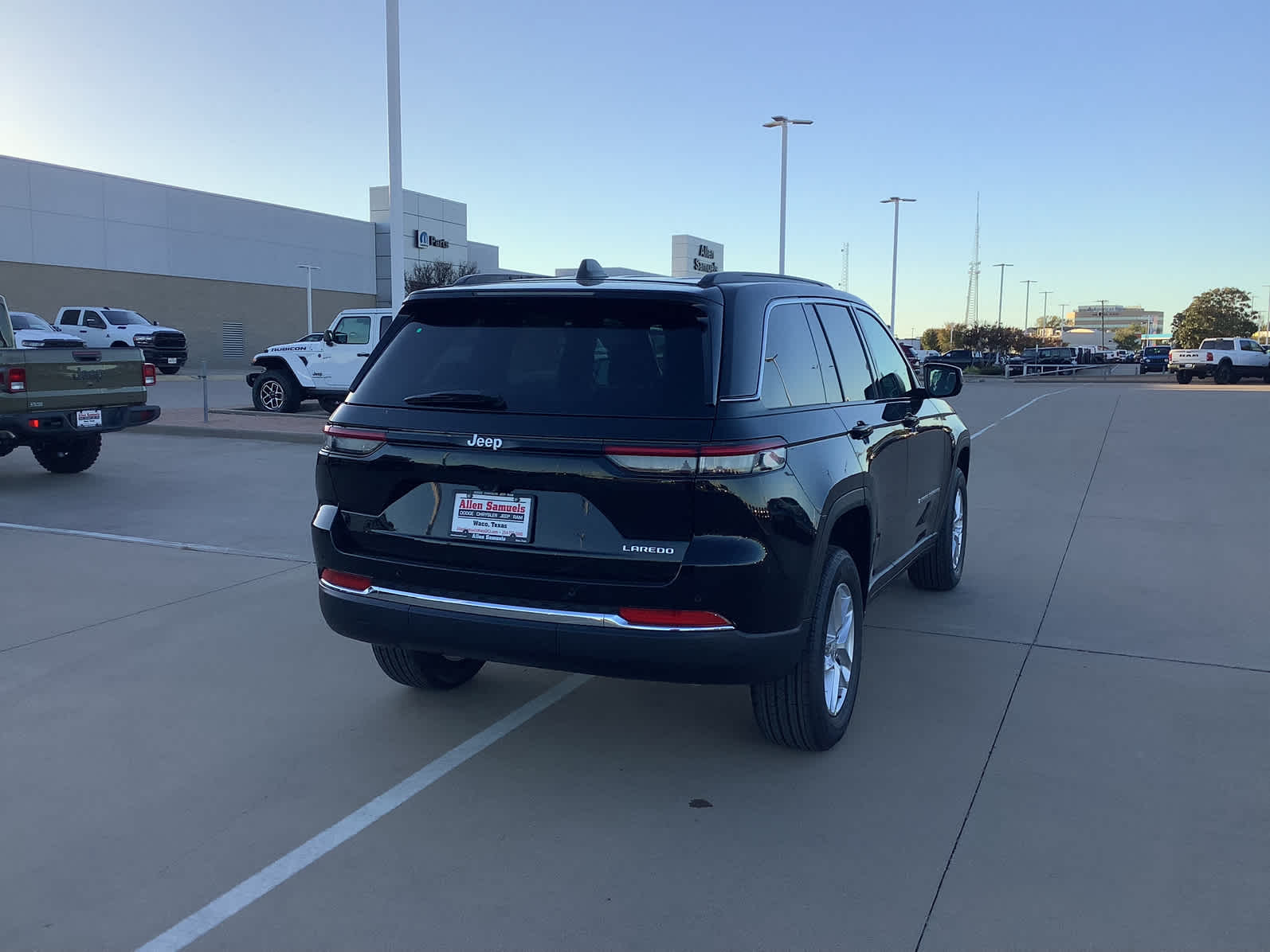 New Car 2025 Jeep Grand Cherokee  Laredo For Sale Under $50,000 In Waco, Texas