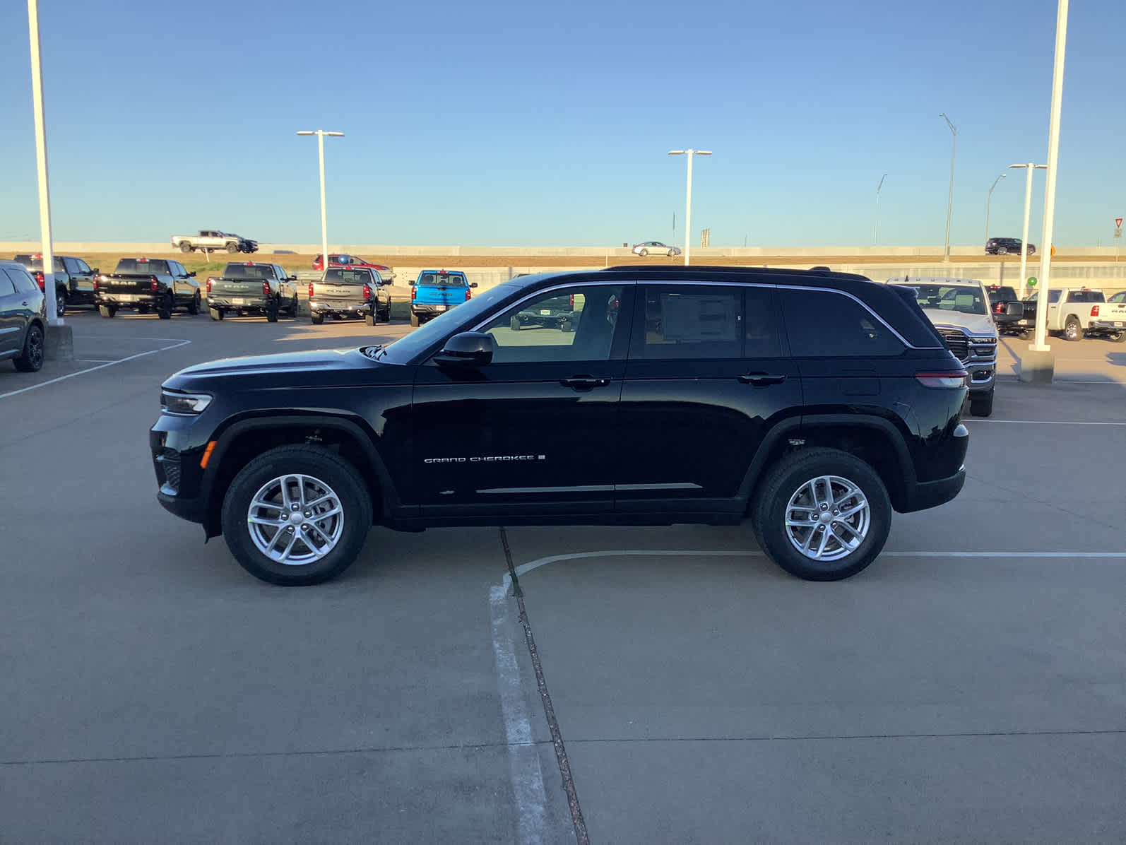 New Car 2025 Jeep Grand Cherokee  Laredo For Sale Under $50,000 In Waco, Texas