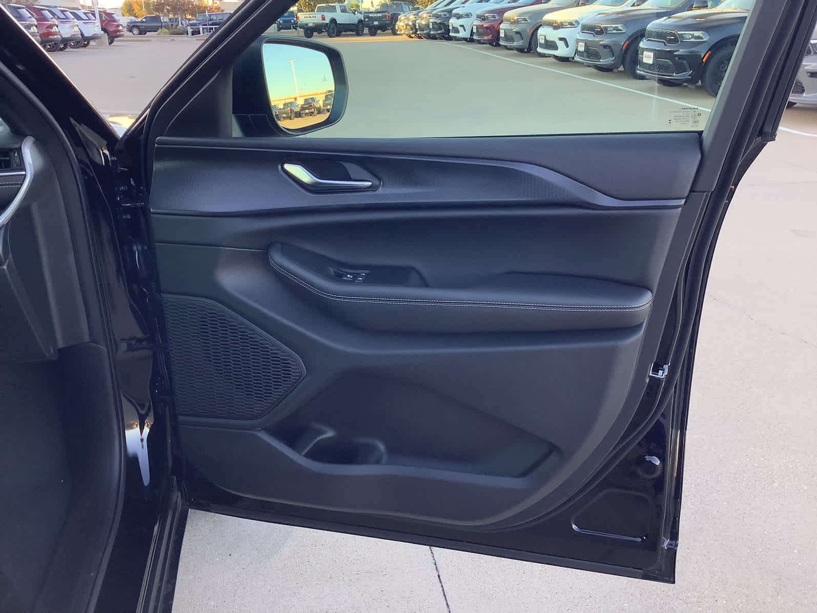 New Car 2025 Jeep Grand Cherokee  Laredo For Sale Under $50,000 In Waco, Texas