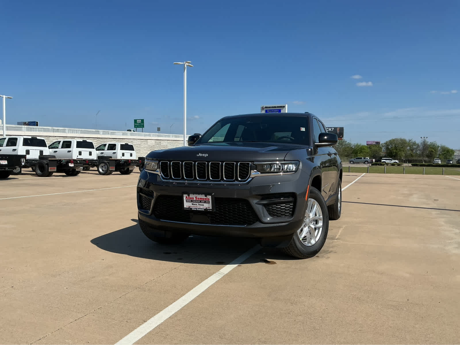new 2026 Jeep Grand Cherokee car, priced at $43,305