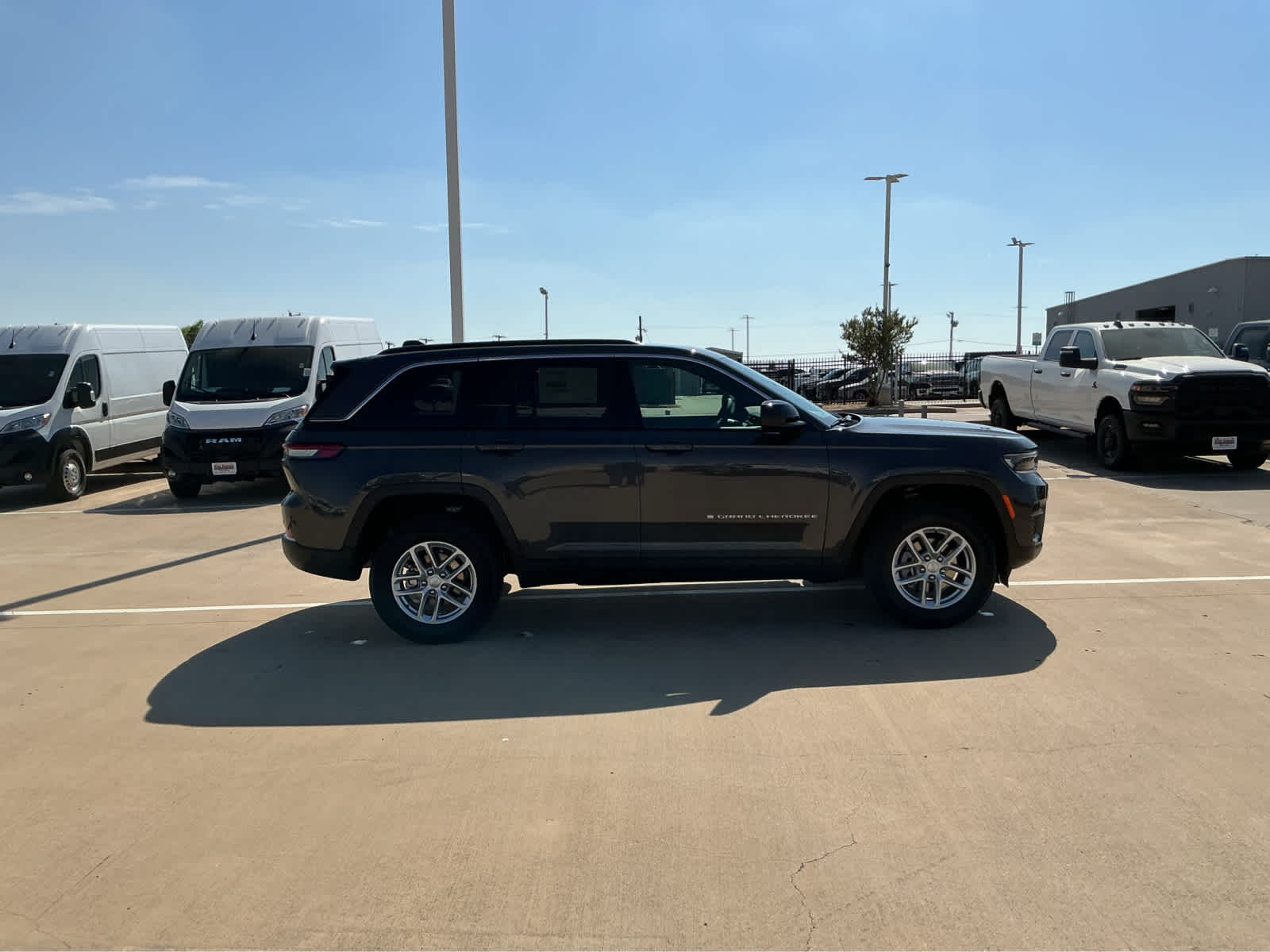new 2026 Jeep Grand Cherokee car, priced at $43,305