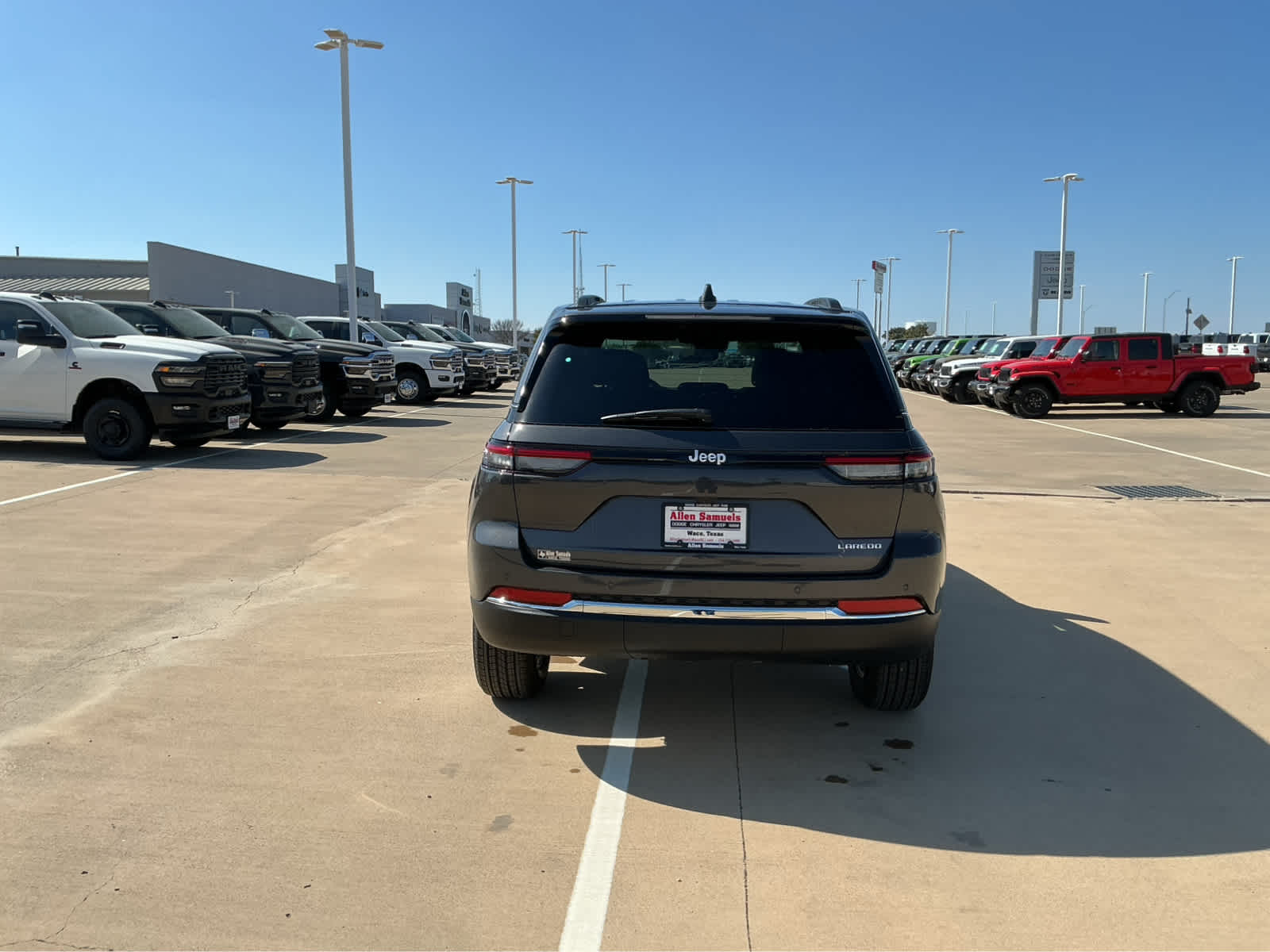 new 2026 Jeep Grand Cherokee car, priced at $43,305