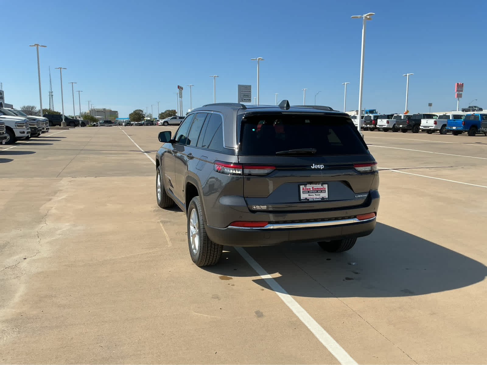 new 2026 Jeep Grand Cherokee car, priced at $43,305