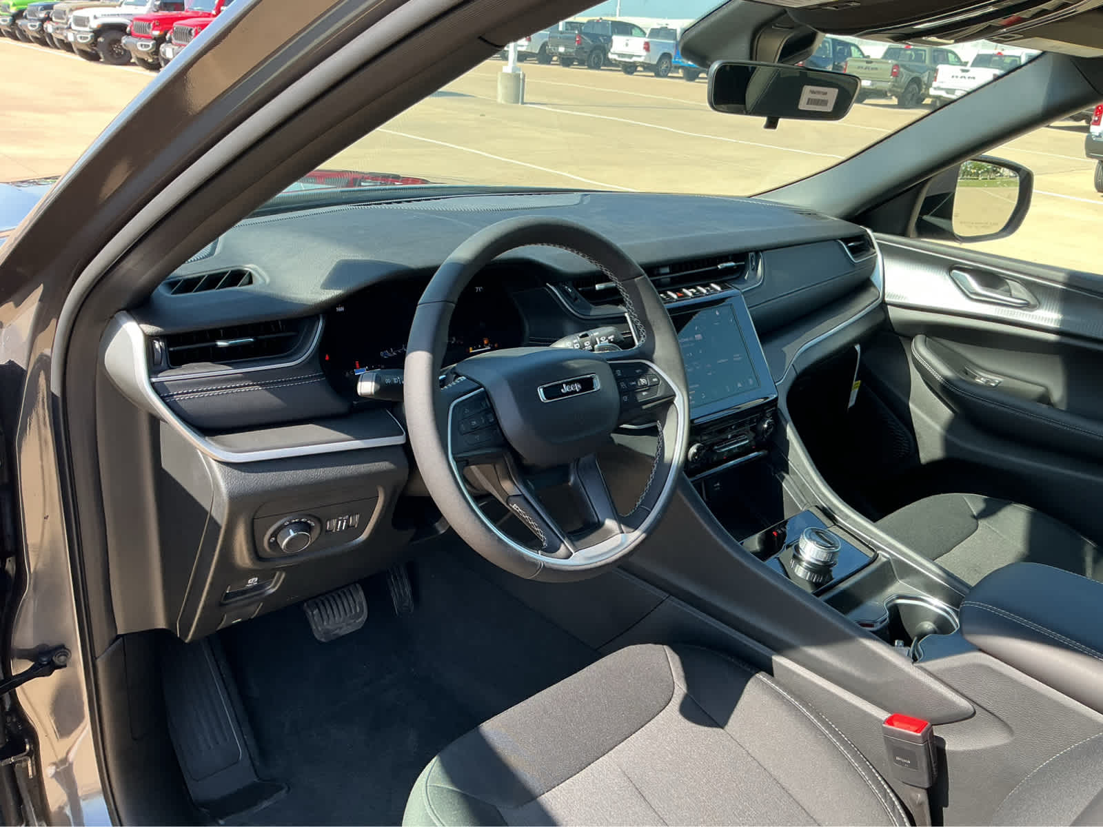 new 2026 Jeep Grand Cherokee car, priced at $43,305
