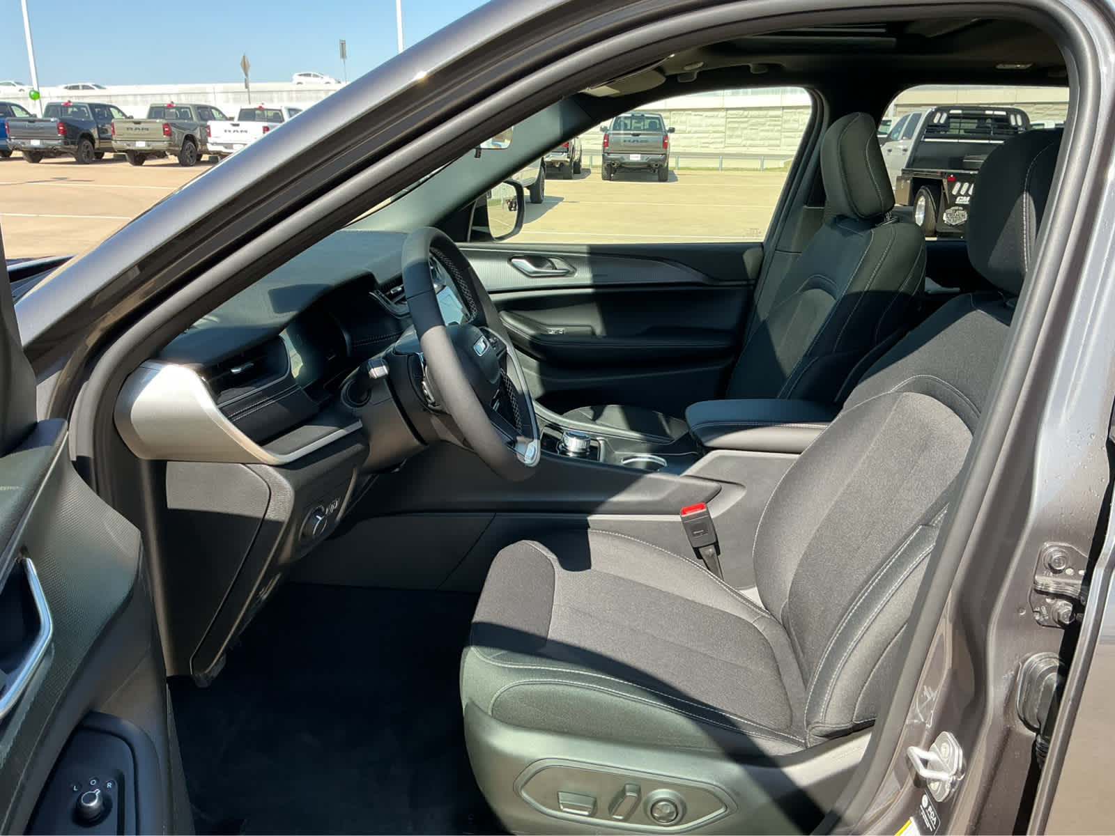 new 2026 Jeep Grand Cherokee car, priced at $43,305
