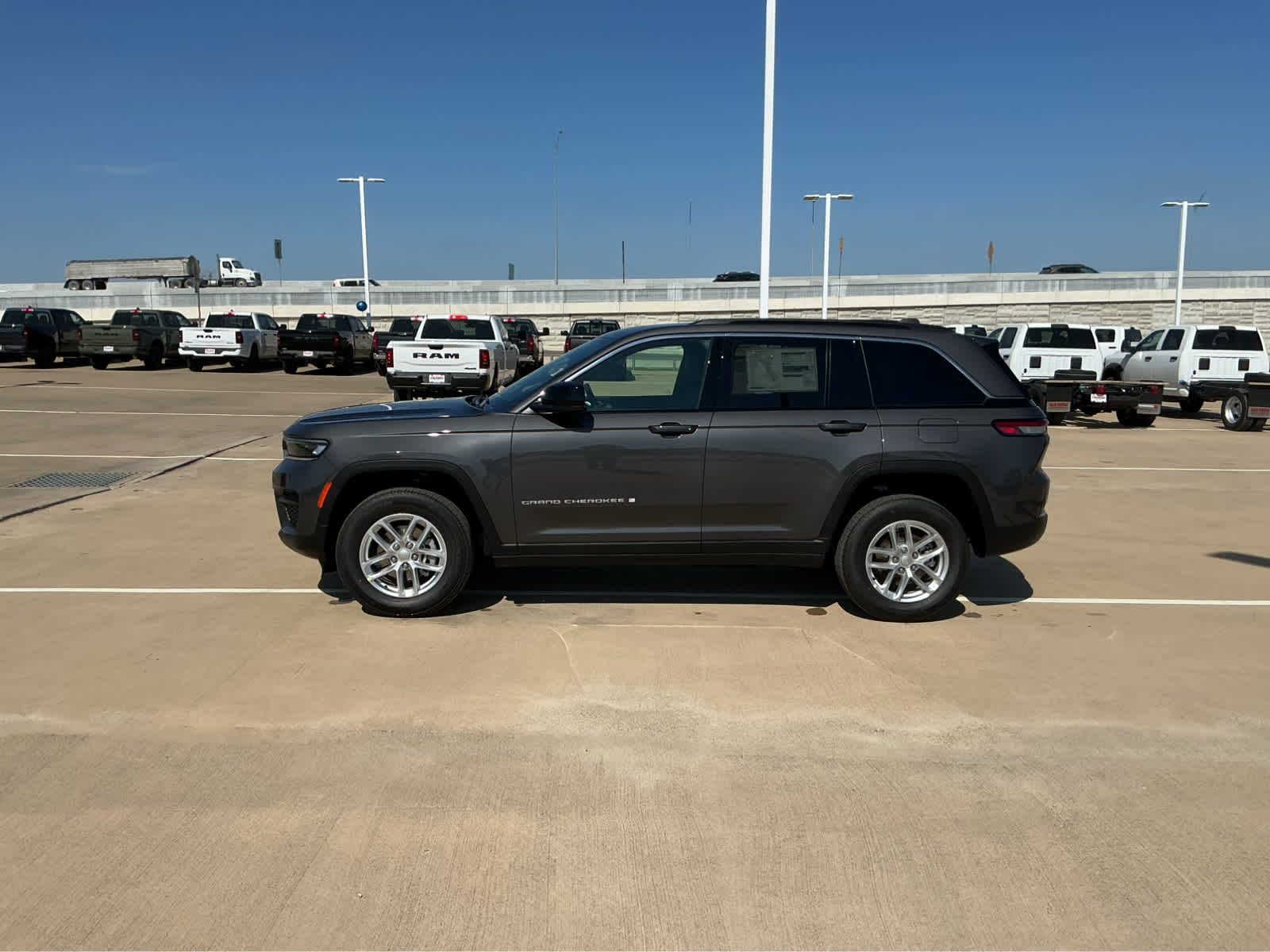 new 2026 Jeep Grand Cherokee car, priced at $43,305