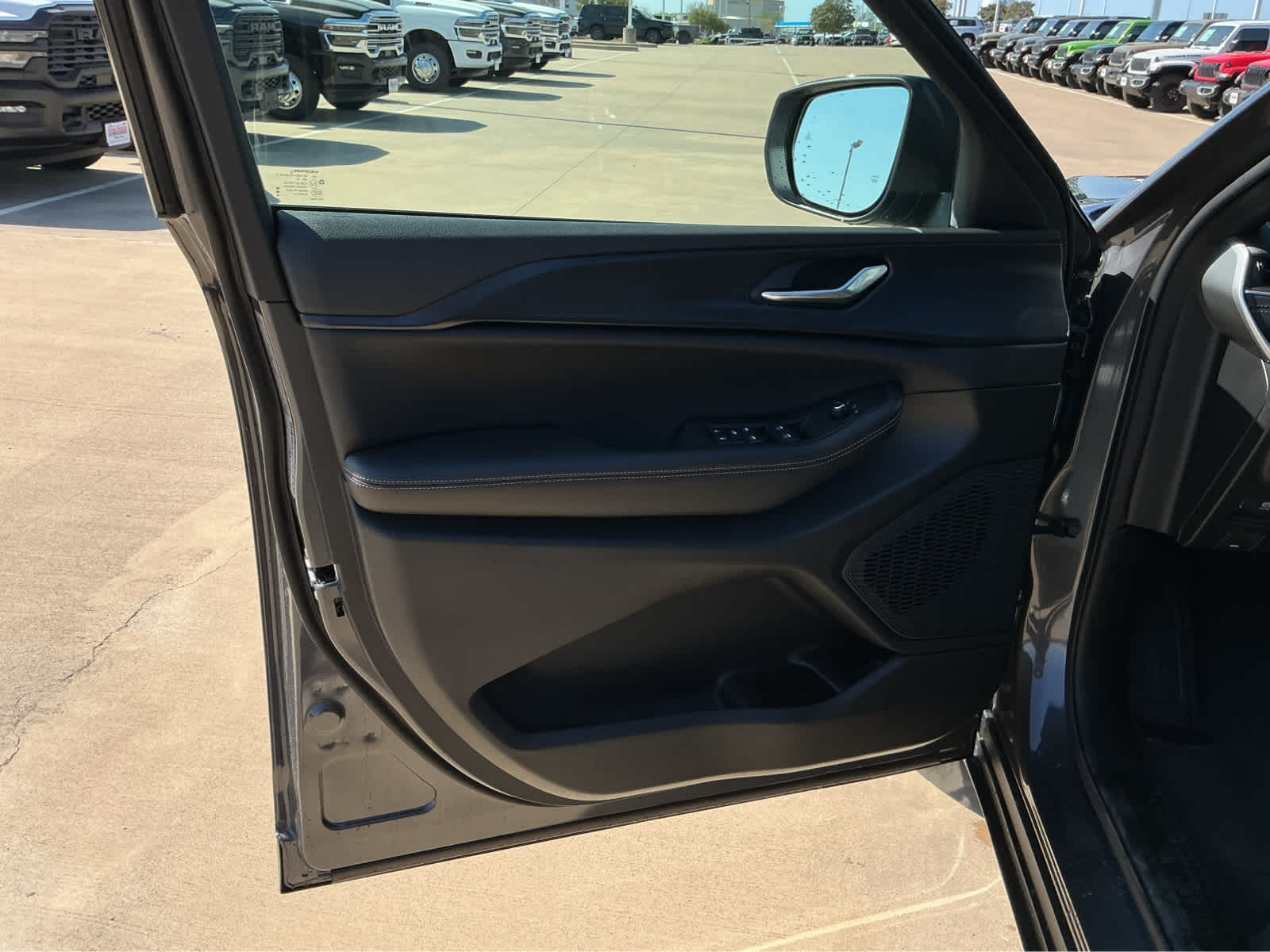 new 2026 Jeep Grand Cherokee car, priced at $43,305