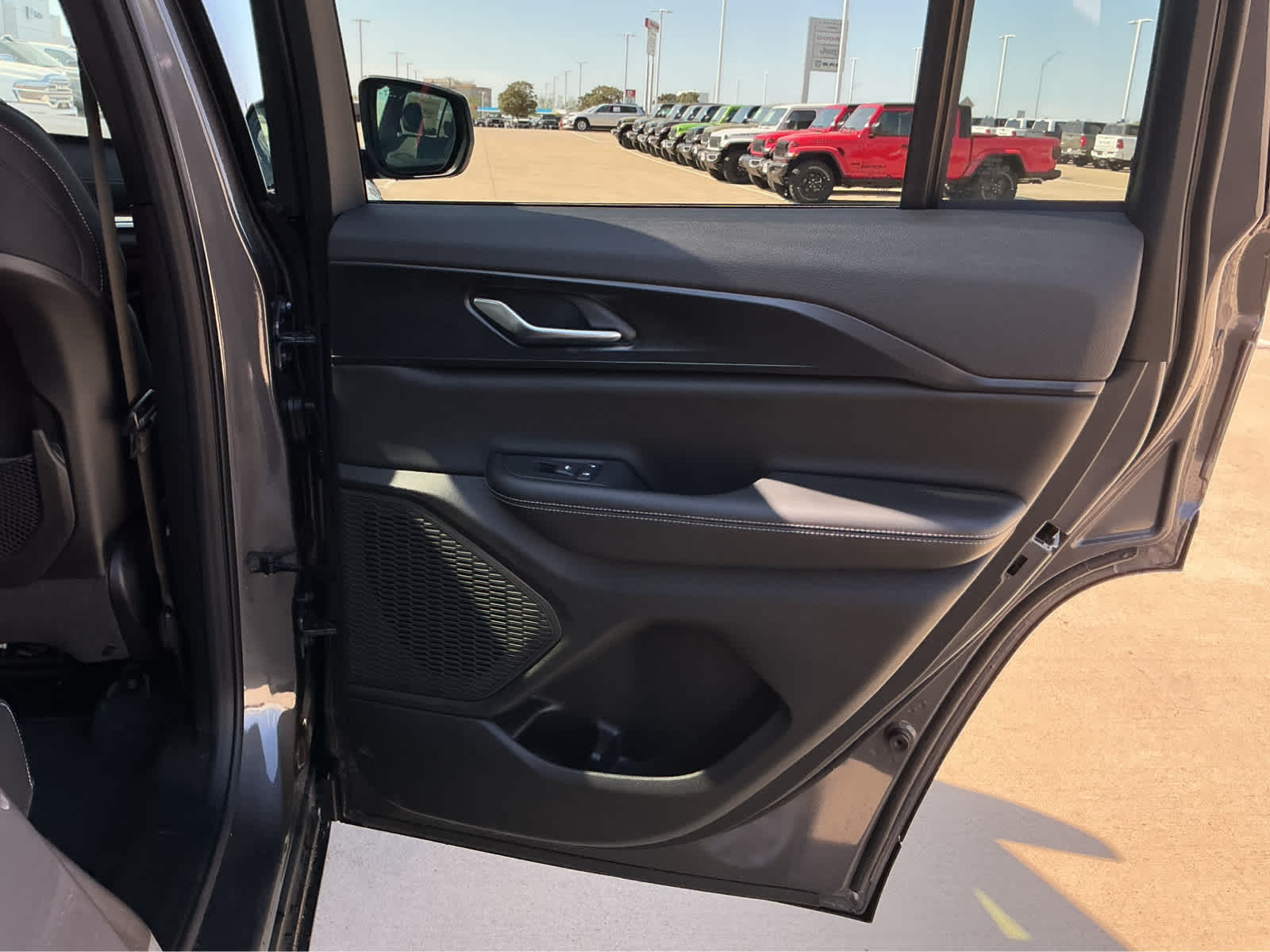 new 2026 Jeep Grand Cherokee car, priced at $43,305