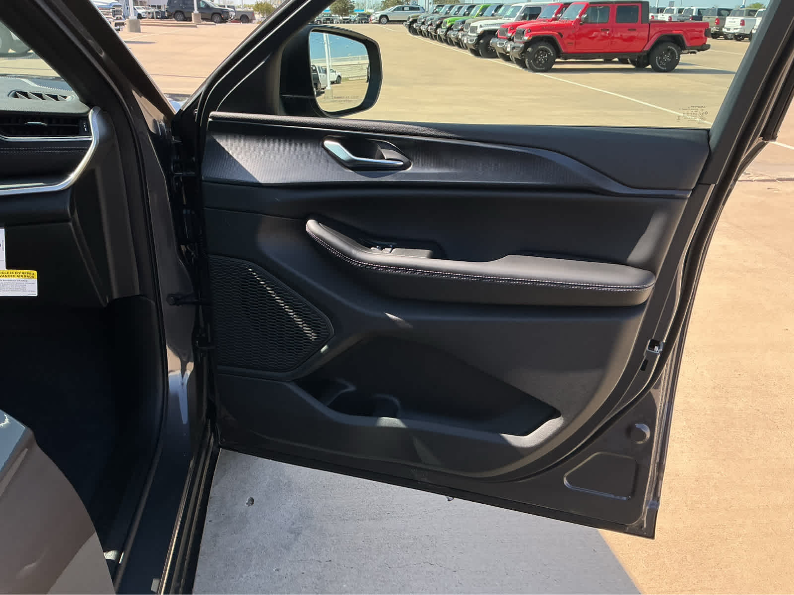 new 2026 Jeep Grand Cherokee car, priced at $43,305