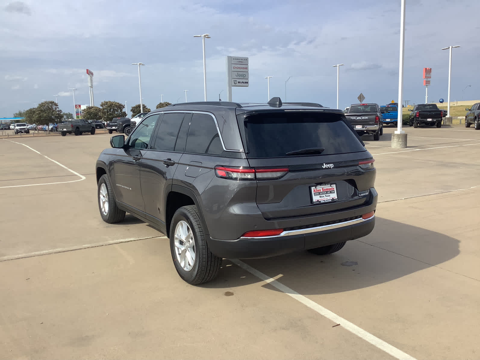 New Car 2025 Jeep Grand Cherokee  Laredo X For Sale Under $50,000 In Waco, Texas