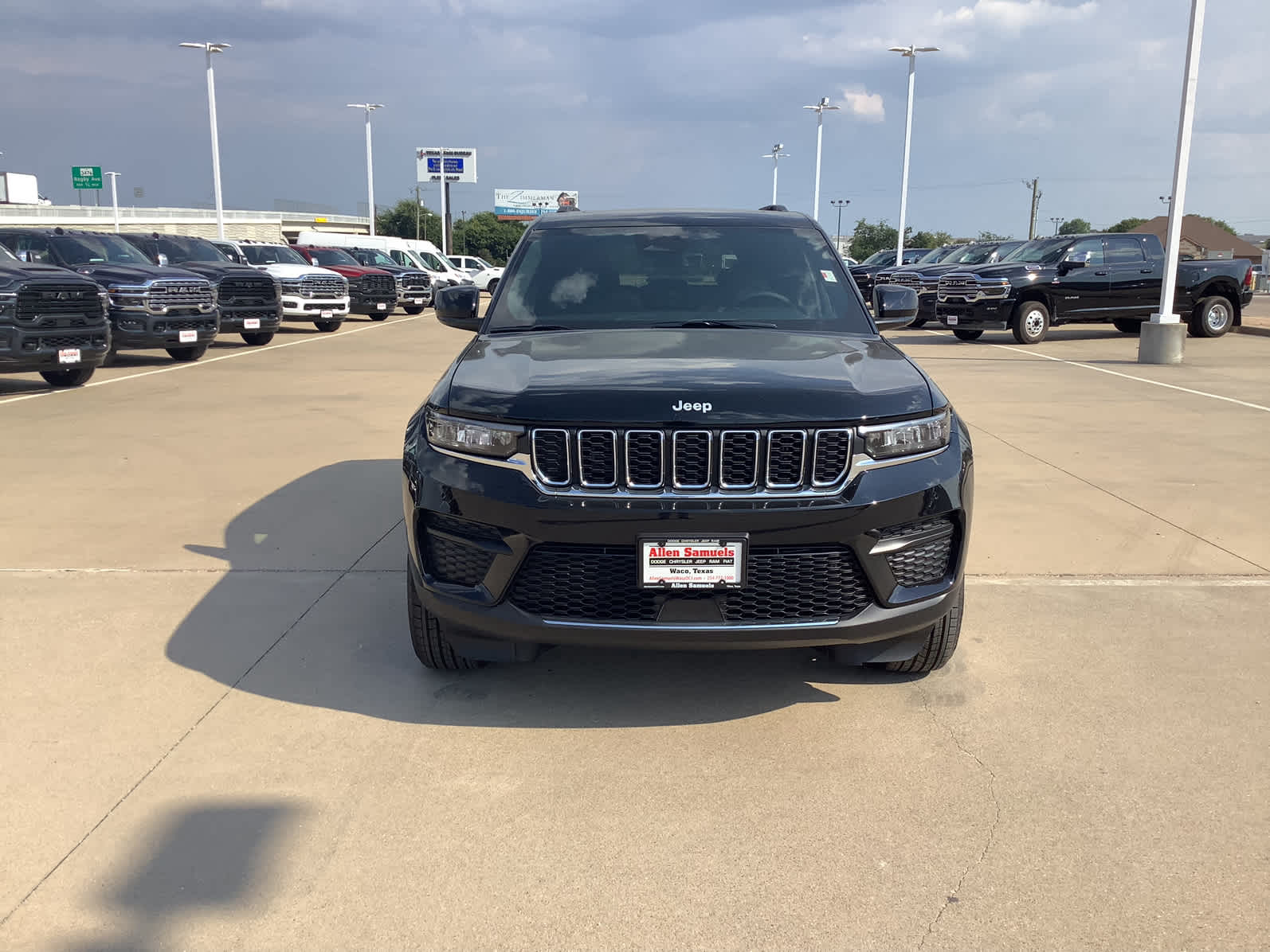 New Car 2025 Jeep Grand Cherokee  Laredo For Sale In Waco, Texas