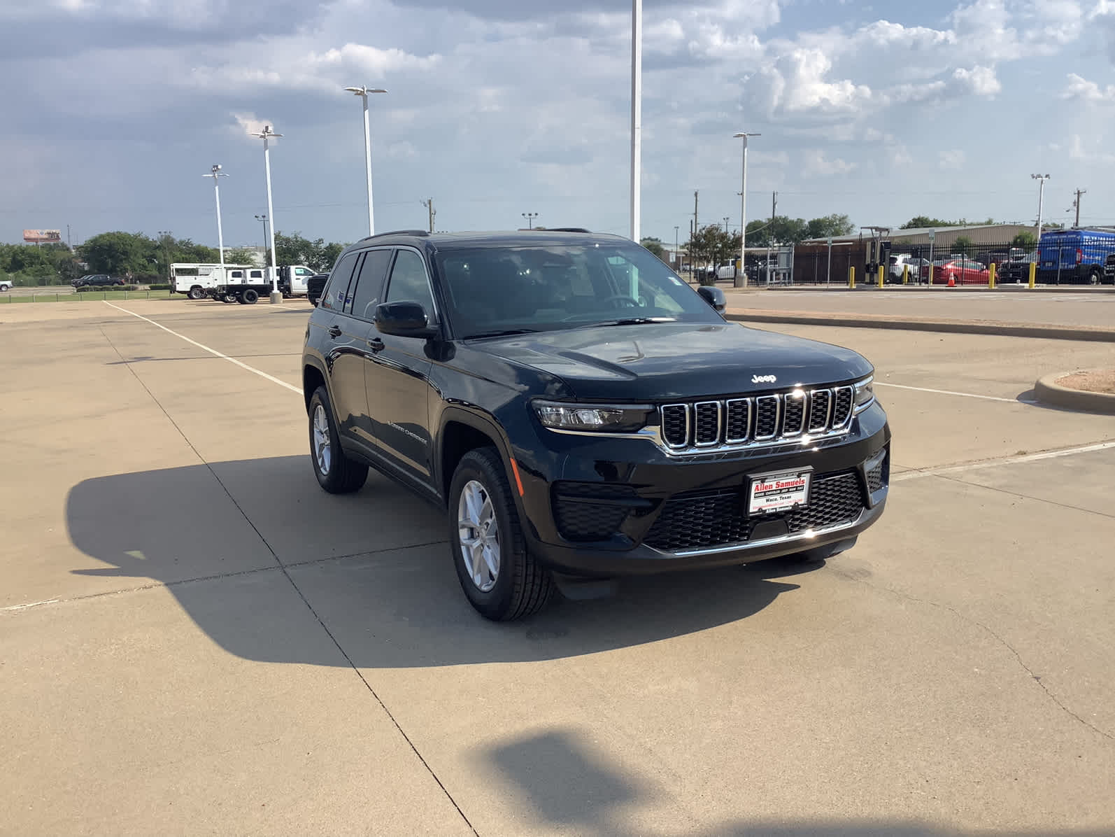 New Car 2025 Jeep Grand Cherokee  Laredo For Sale In Waco, Texas