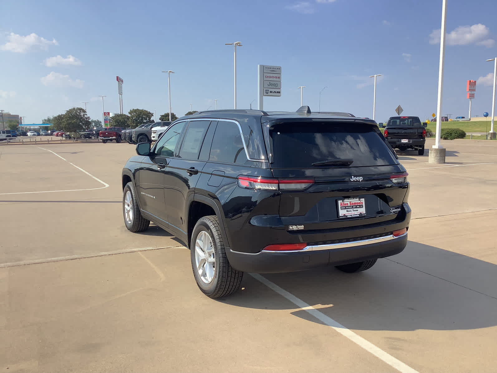 New Car 2025 Jeep Grand Cherokee  Laredo For Sale In Waco, Texas