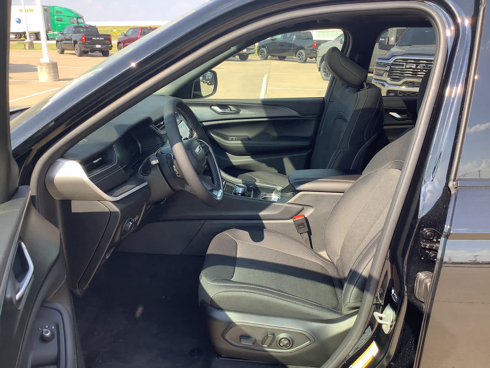 New Car 2025 Jeep Grand Cherokee  Laredo For Sale In Waco, Texas