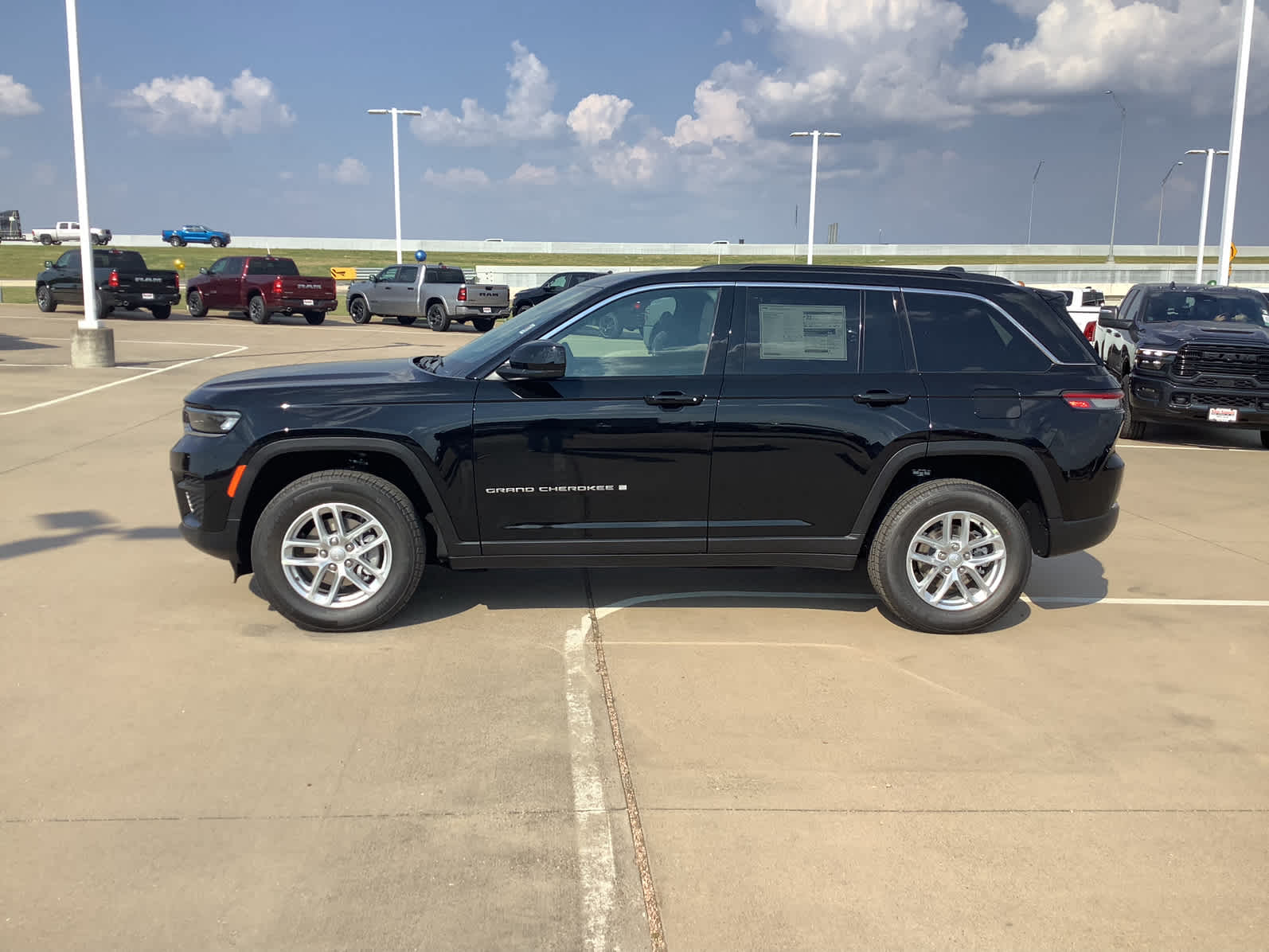 New Car 2025 Jeep Grand Cherokee  Laredo For Sale In Waco, Texas