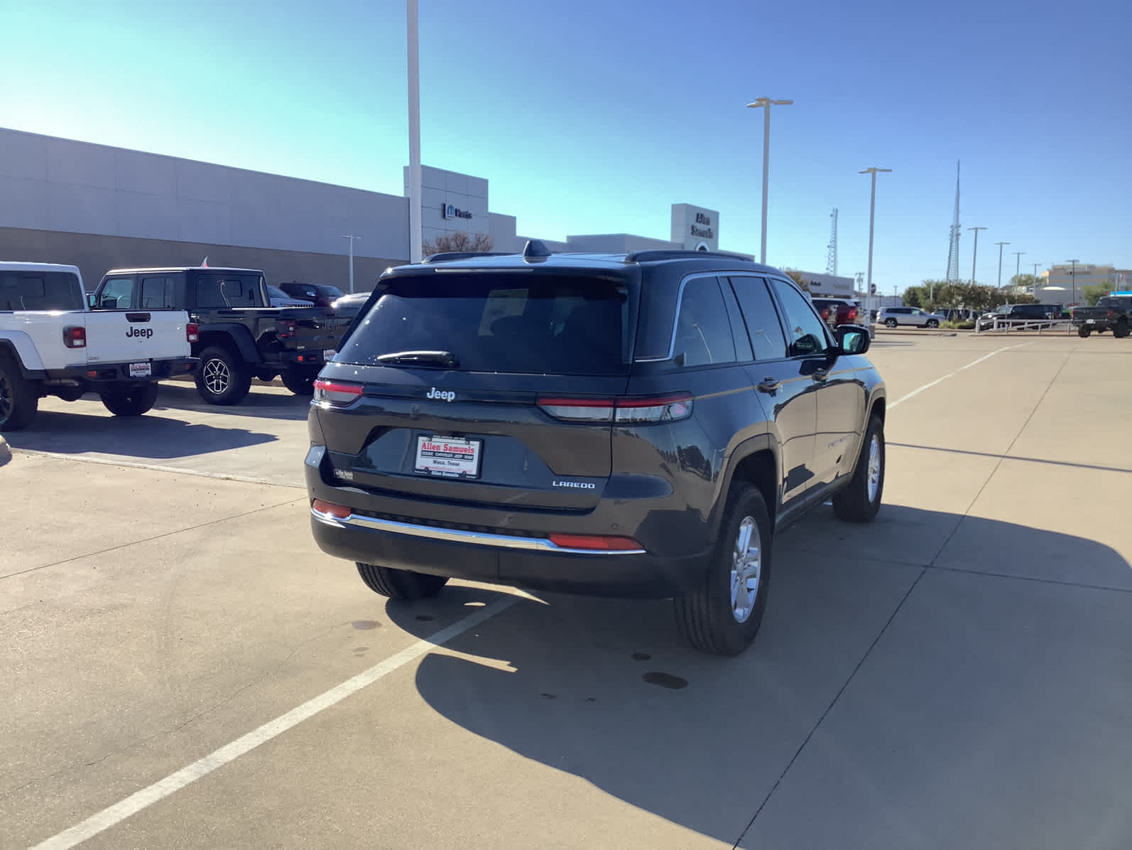 New Car 2025 Jeep Grand Cherokee  Laredo For Sale Under $40,000 In Waco, Texas
