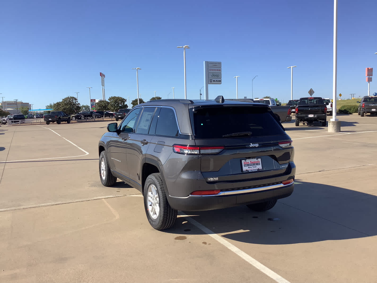 New Car 2025 Jeep Grand Cherokee  Laredo For Sale Under $40,000 In Waco, Texas