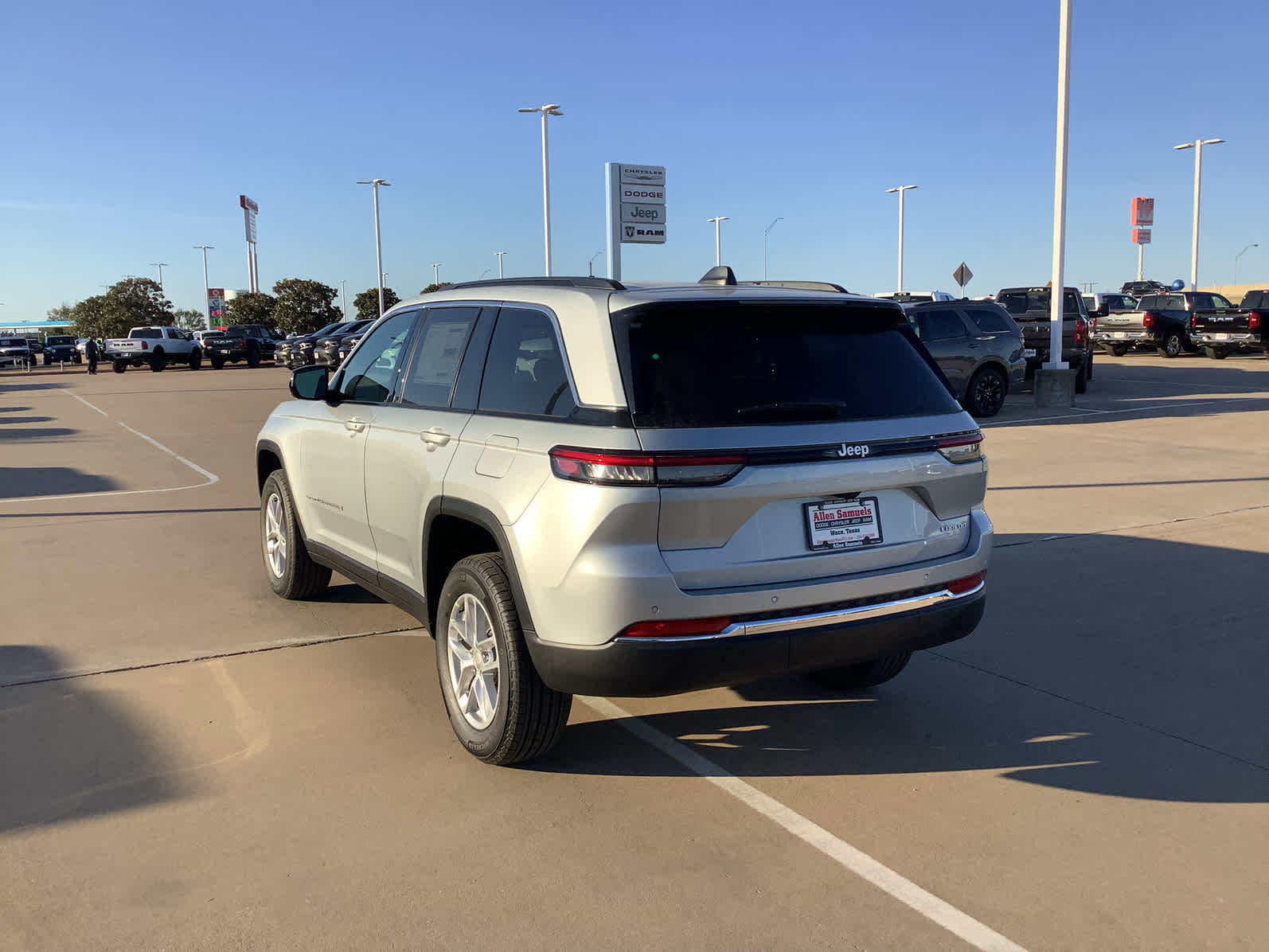 New Car 2025 Jeep Grand Cherokee  Laredo X For Sale Under $50,000 In Waco, Texas