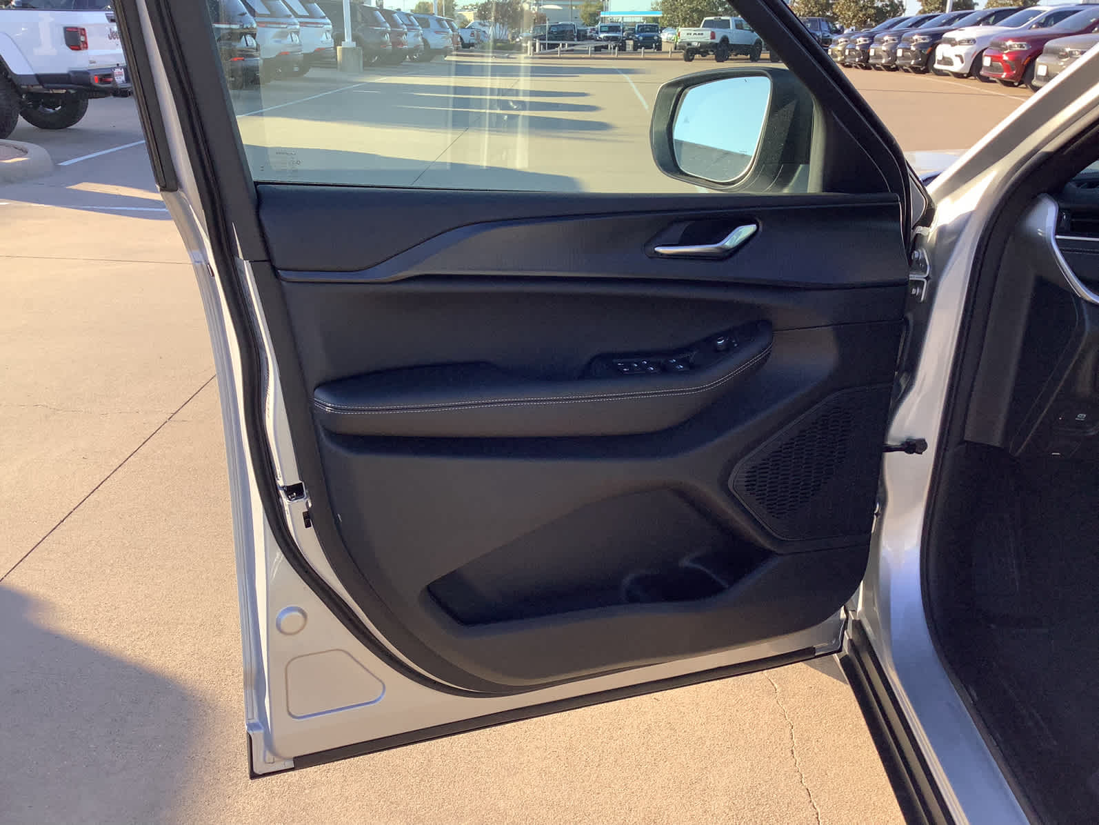 New Car 2025 Jeep Grand Cherokee  Laredo X For Sale Under $50,000 In Waco, Texas