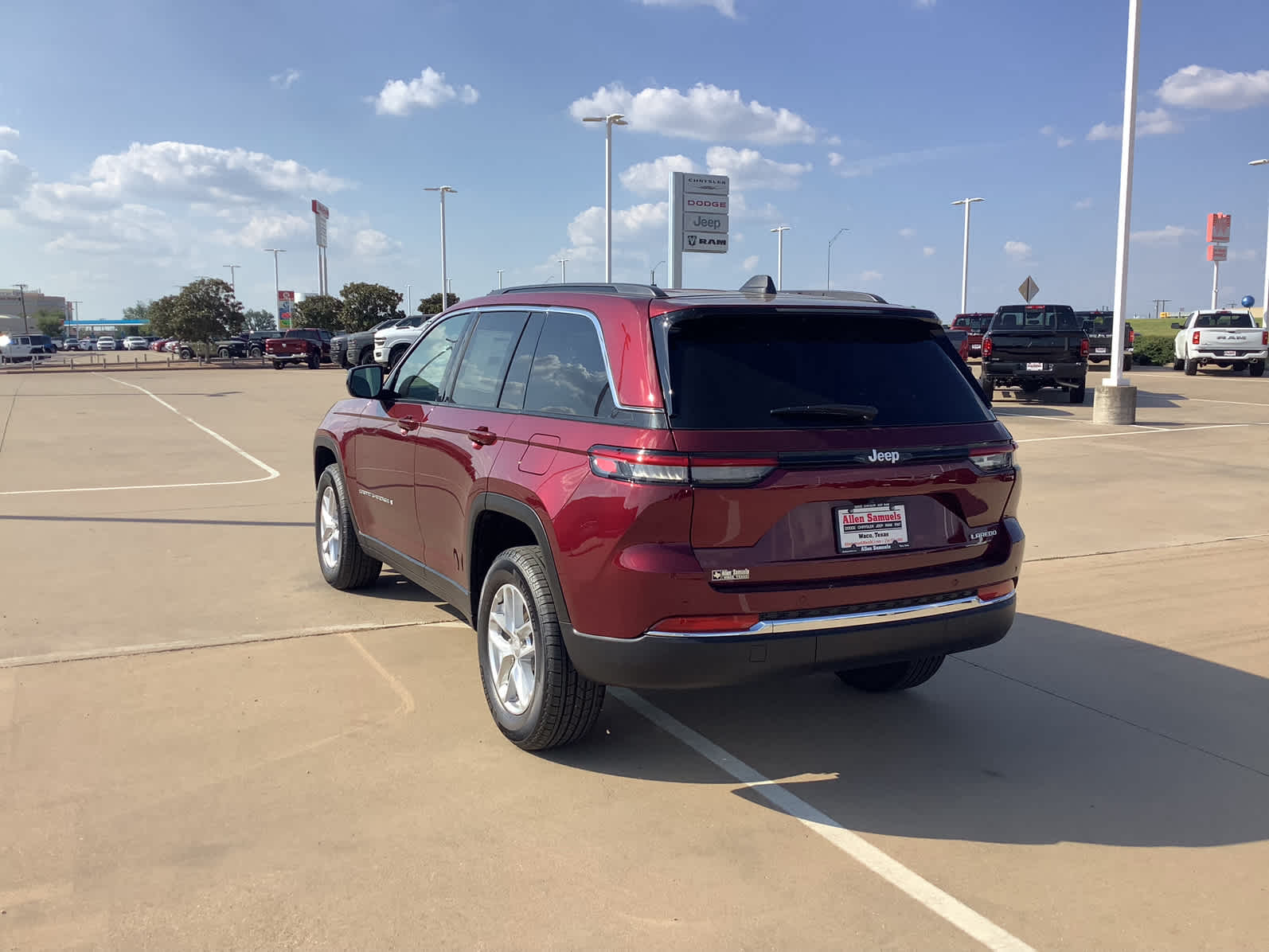 New Car 2025 Jeep Grand Cherokee  Laredo For Sale In Waco, Texas