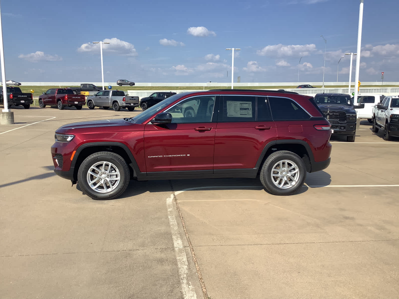 New Car 2025 Jeep Grand Cherokee  Laredo For Sale In Waco, Texas