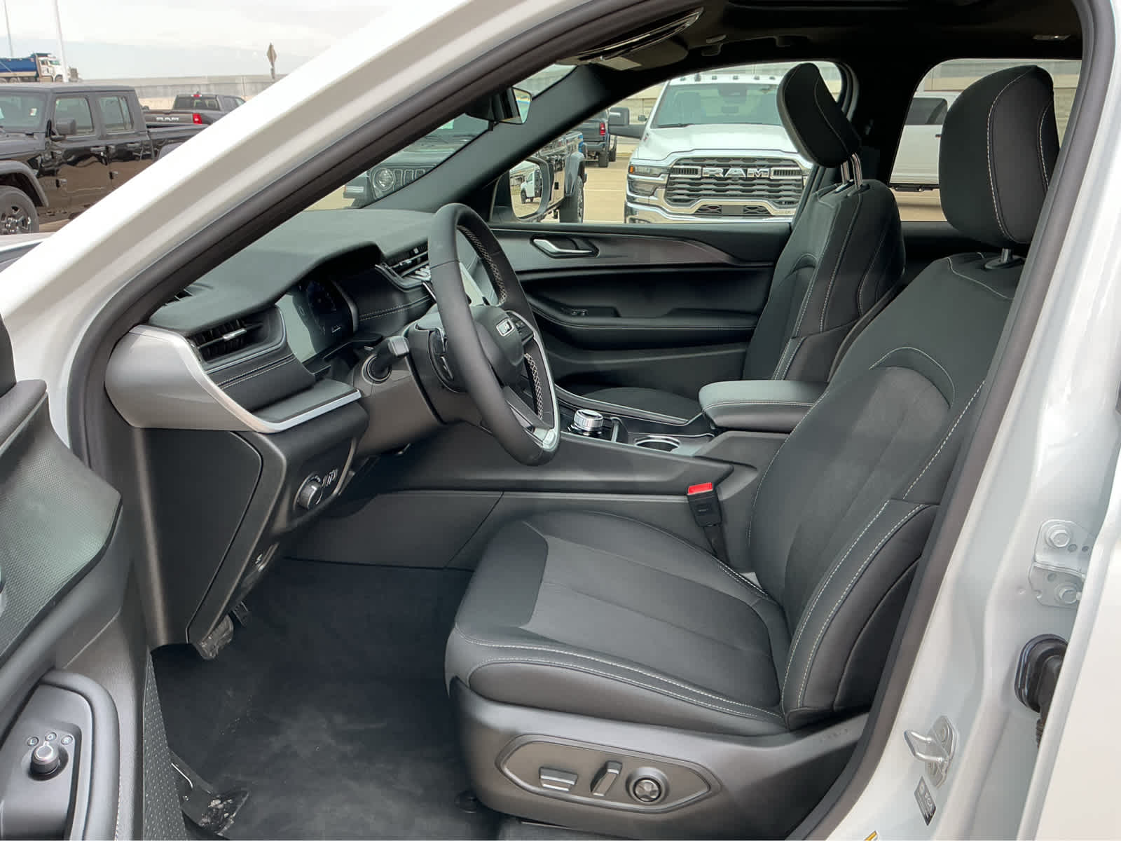 new 2026 Jeep Grand Cherokee car, priced at $42,710