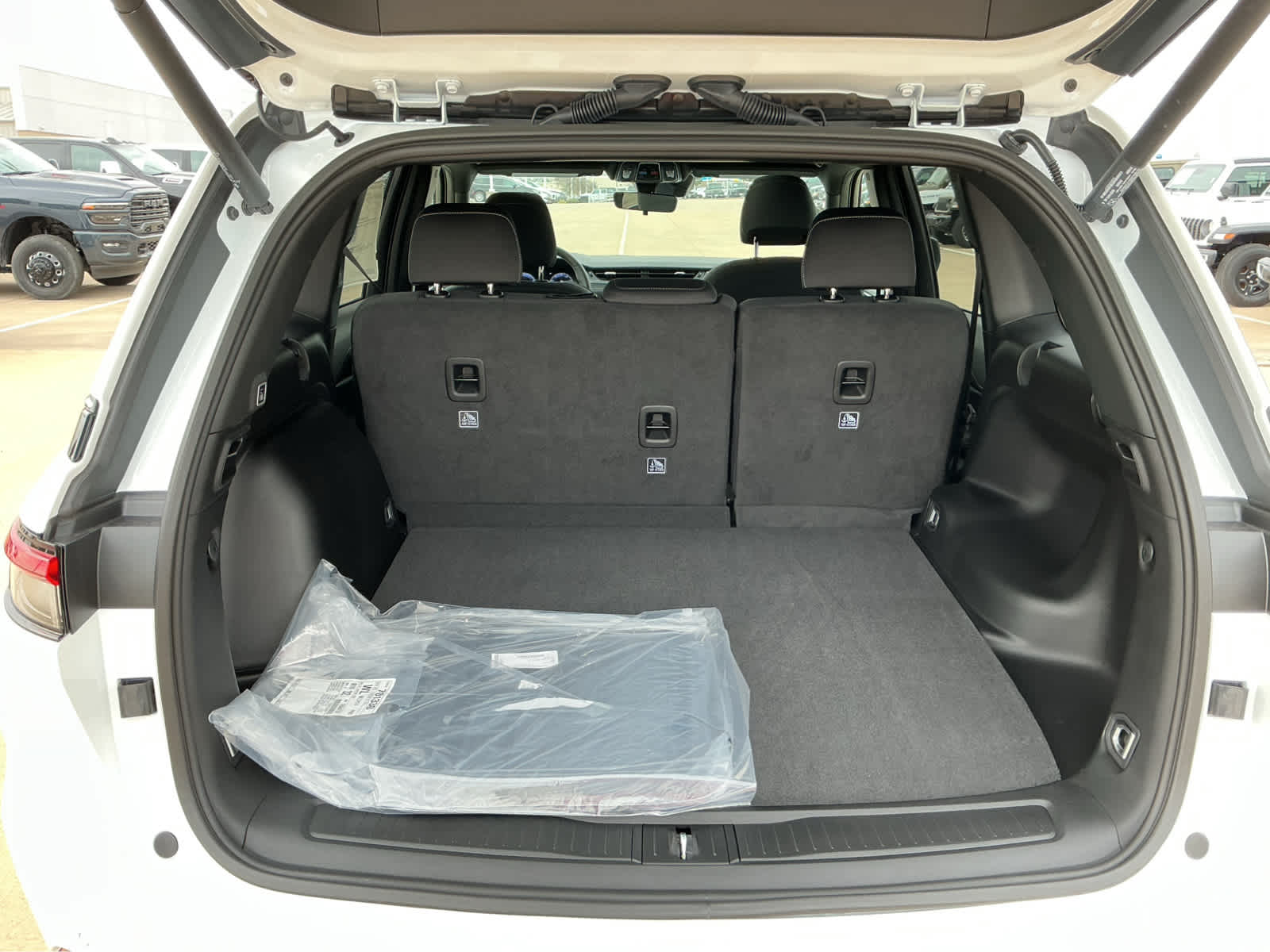 new 2026 Jeep Grand Cherokee car, priced at $42,710