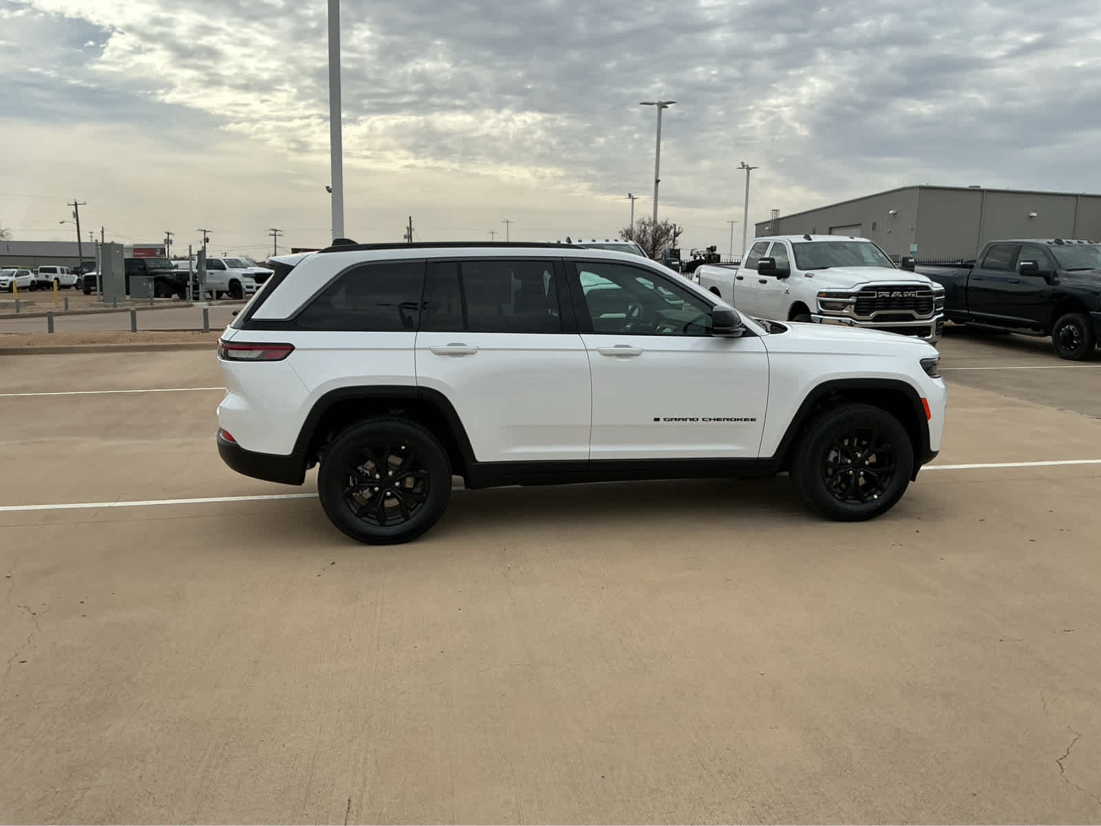 new 2026 Jeep Grand Cherokee car, priced at $45,655