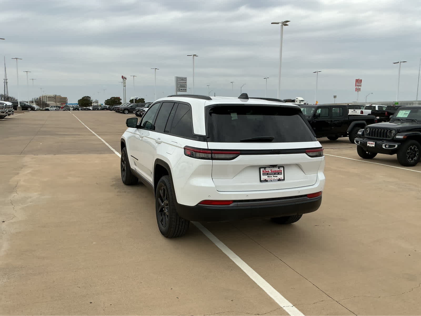 new 2026 Jeep Grand Cherokee car, priced at $45,655