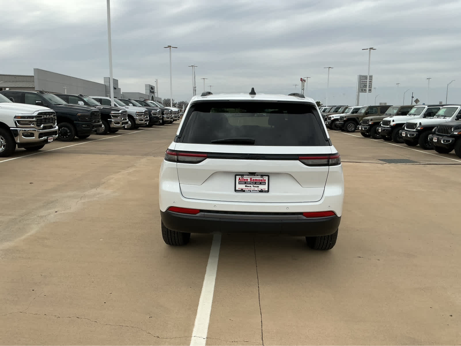 new 2026 Jeep Grand Cherokee car, priced at $45,655