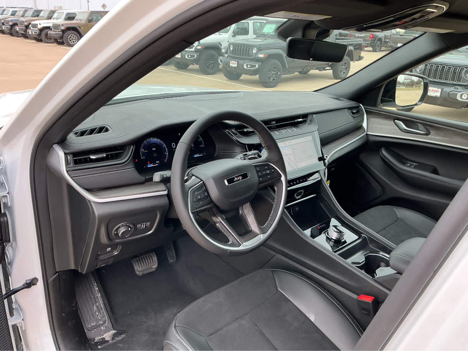 new 2026 Jeep Grand Cherokee car, priced at $45,655