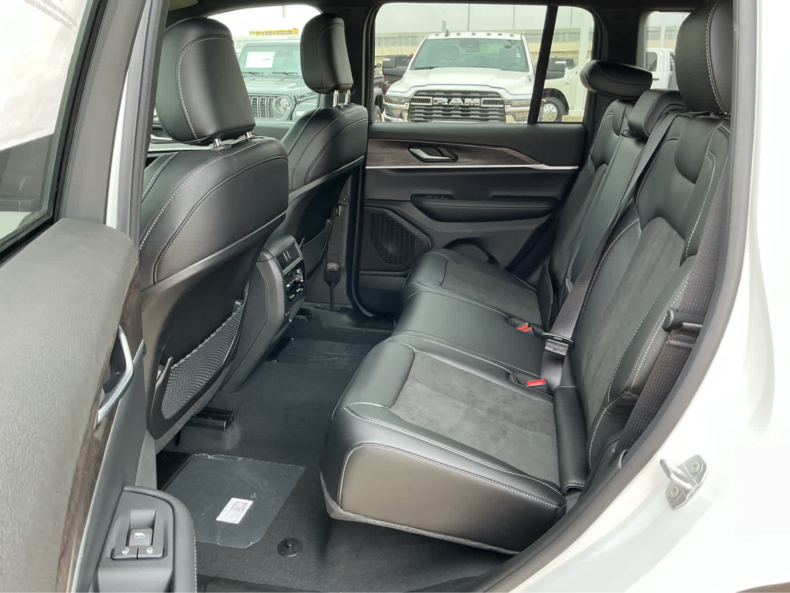 new 2026 Jeep Grand Cherokee car, priced at $45,655