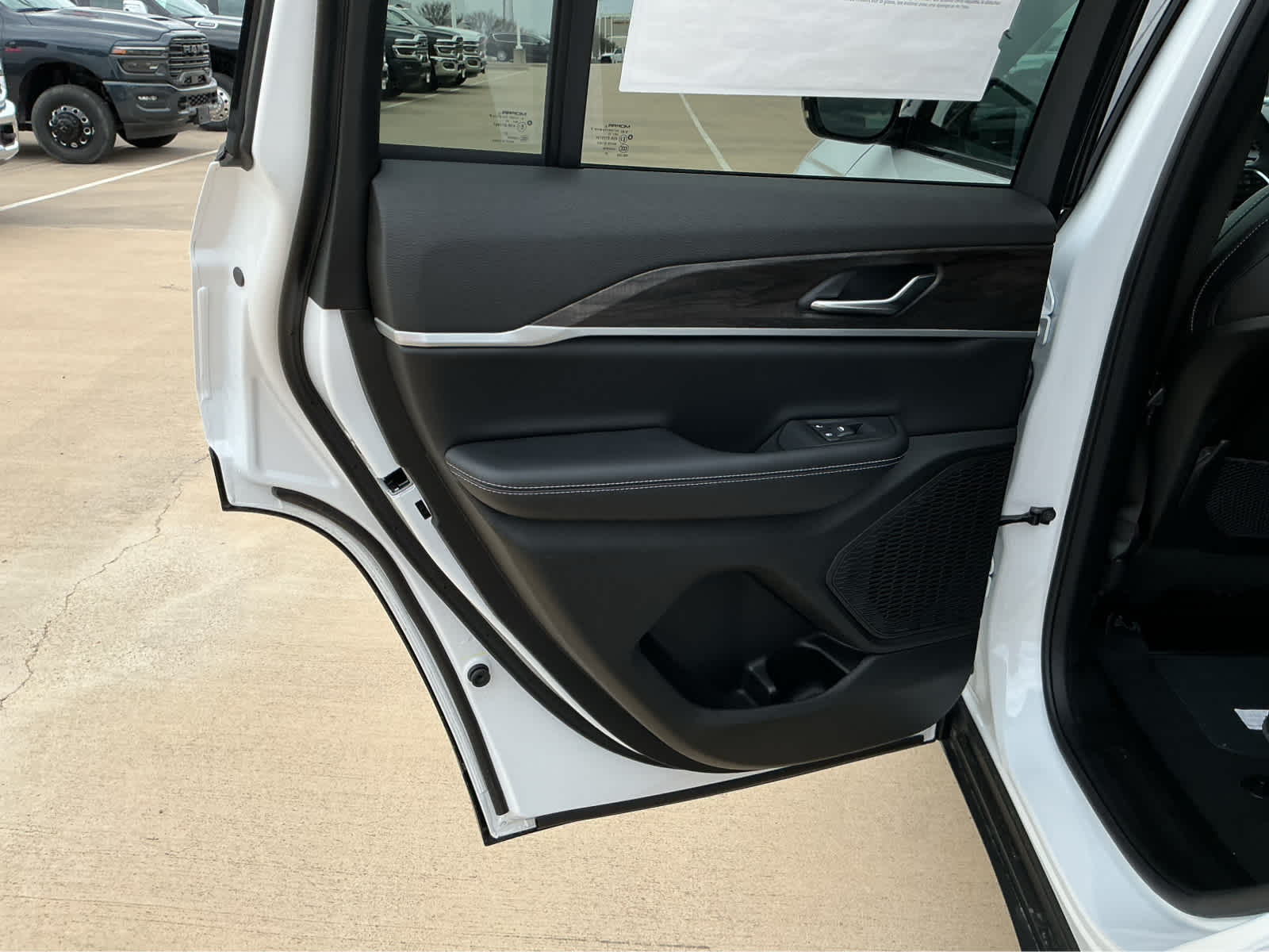 new 2026 Jeep Grand Cherokee car, priced at $45,655