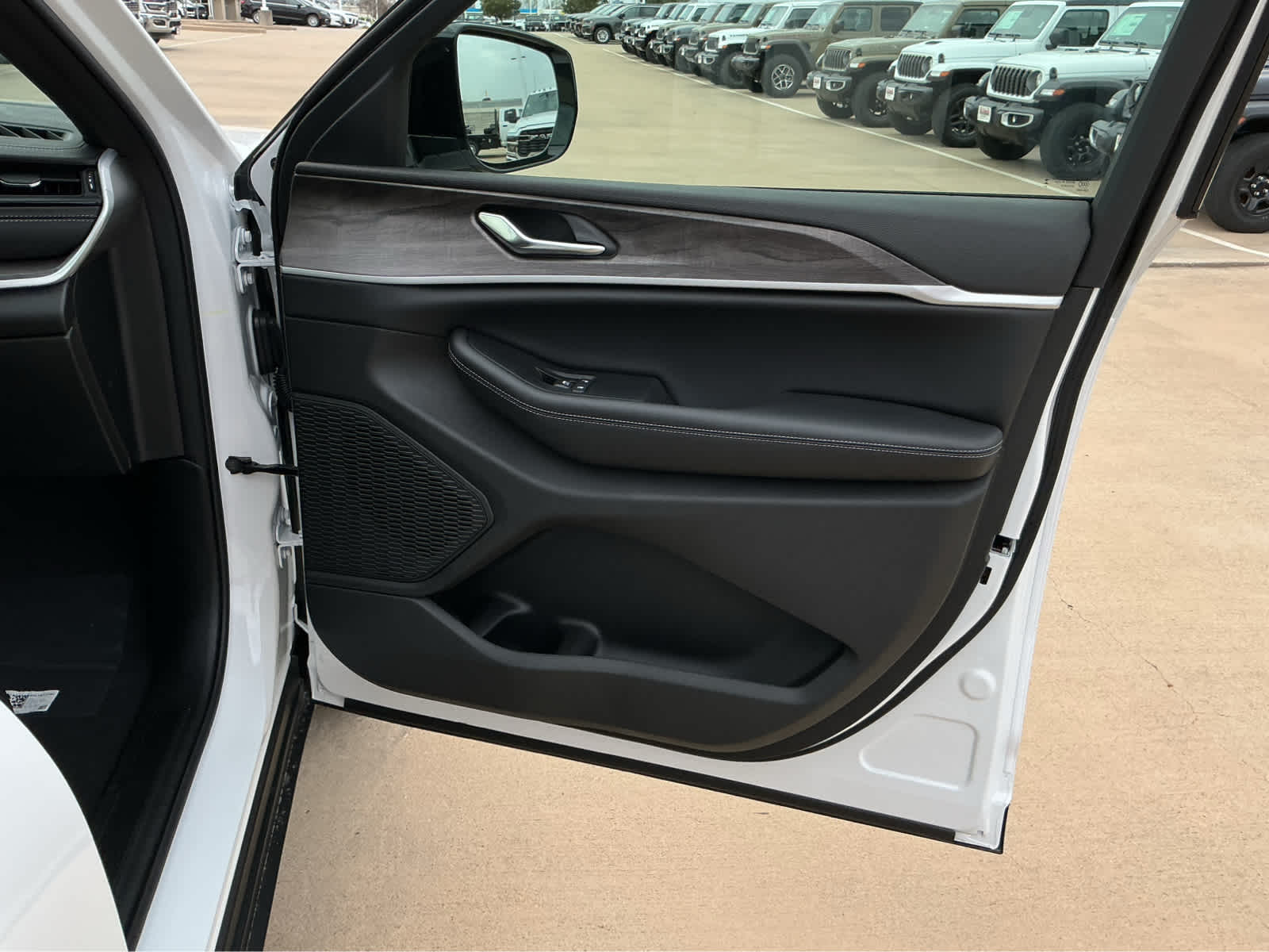 new 2026 Jeep Grand Cherokee car, priced at $45,655