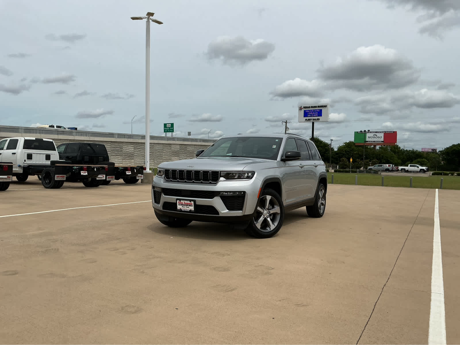new 2026 Jeep Grand Cherokee car, priced at $42,785