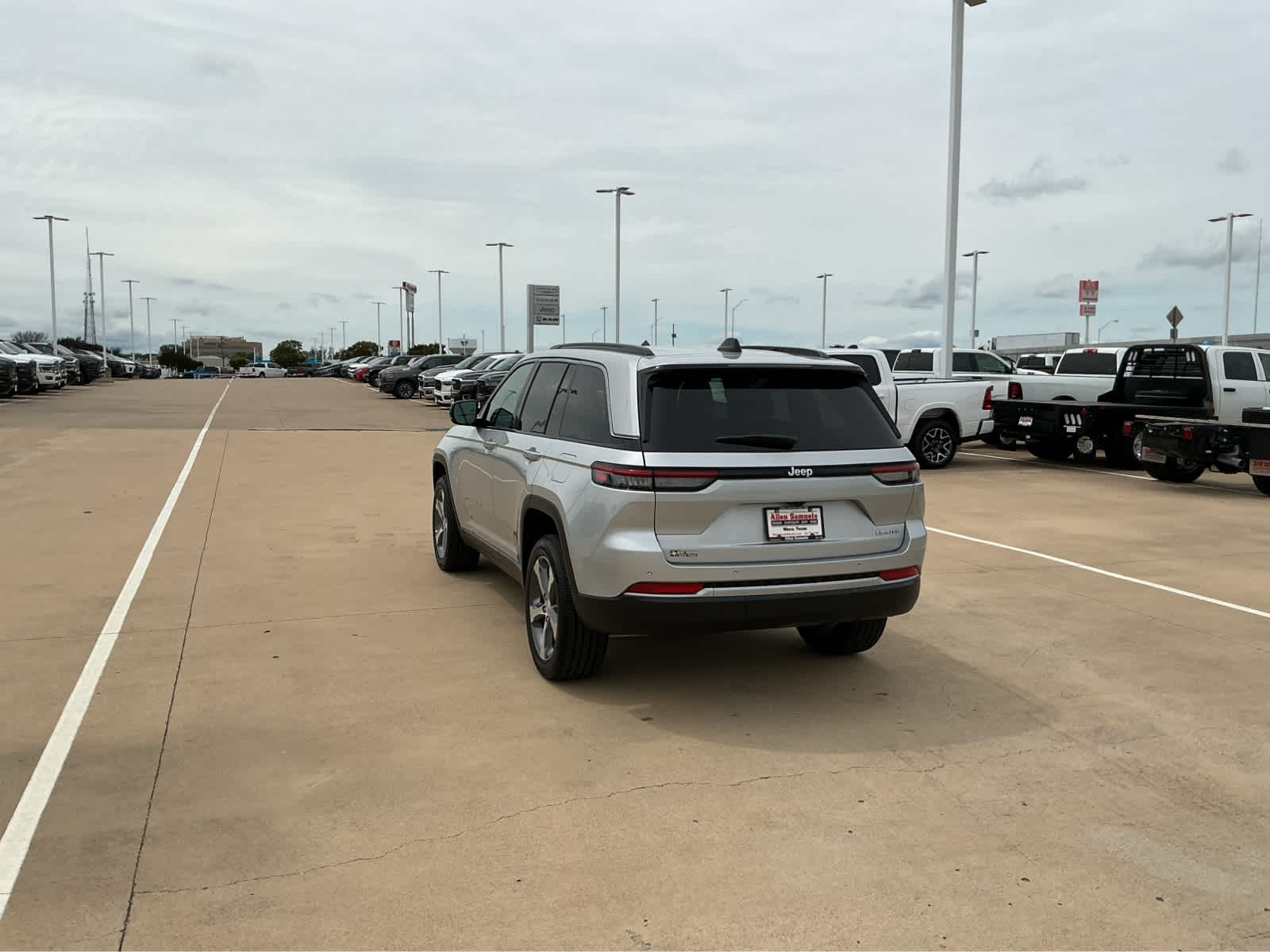 new 2026 Jeep Grand Cherokee car, priced at $42,785