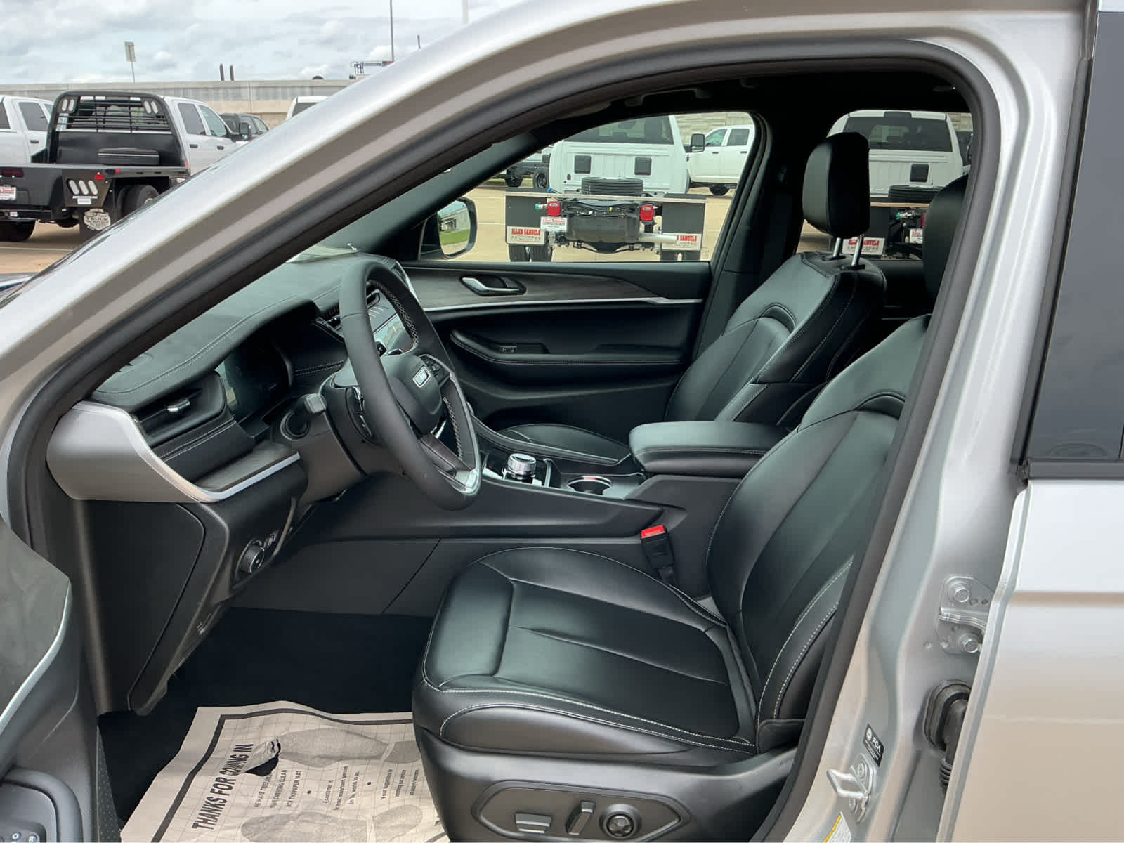 new 2026 Jeep Grand Cherokee car, priced at $42,785