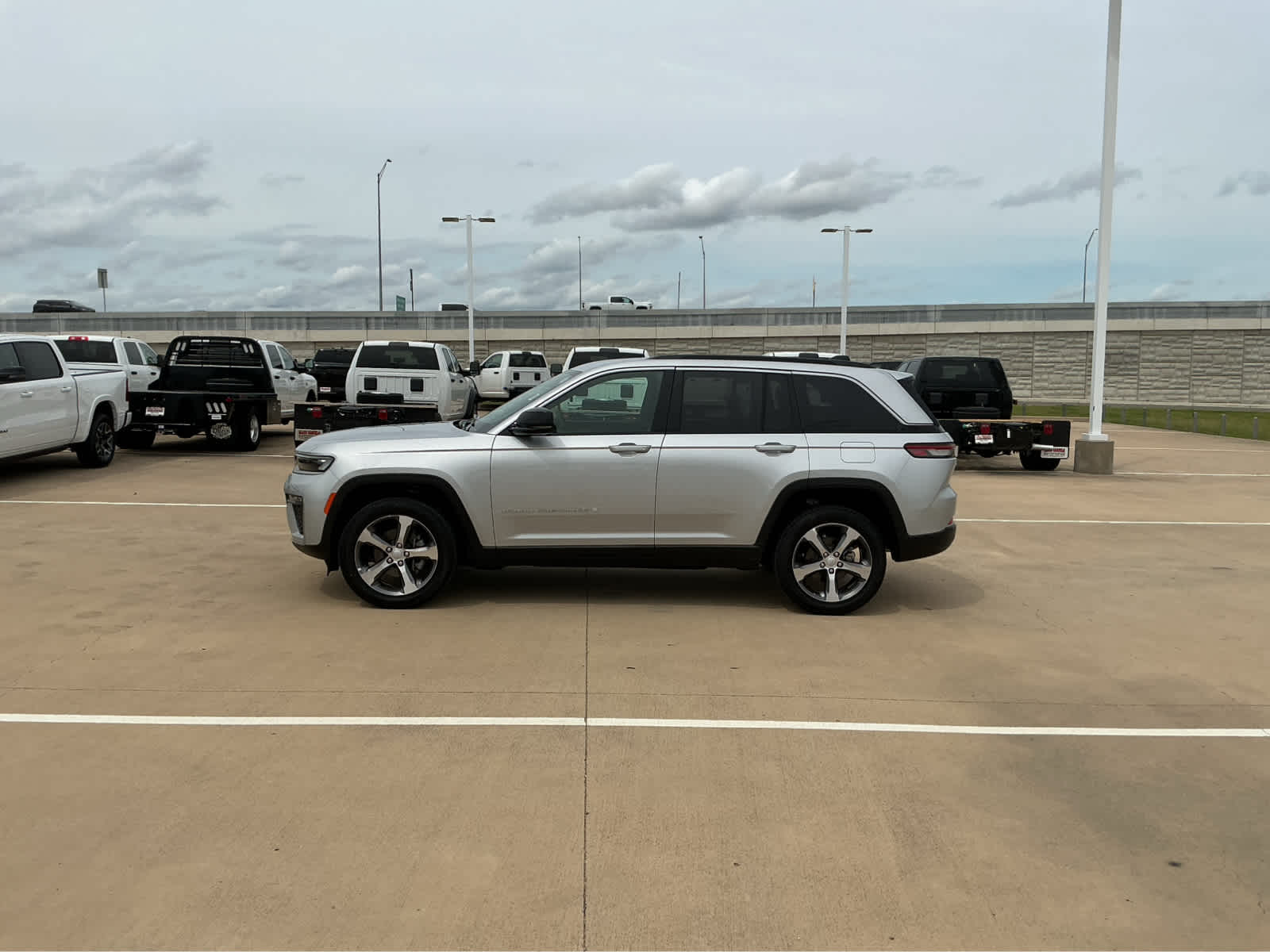 new 2026 Jeep Grand Cherokee car, priced at $42,785