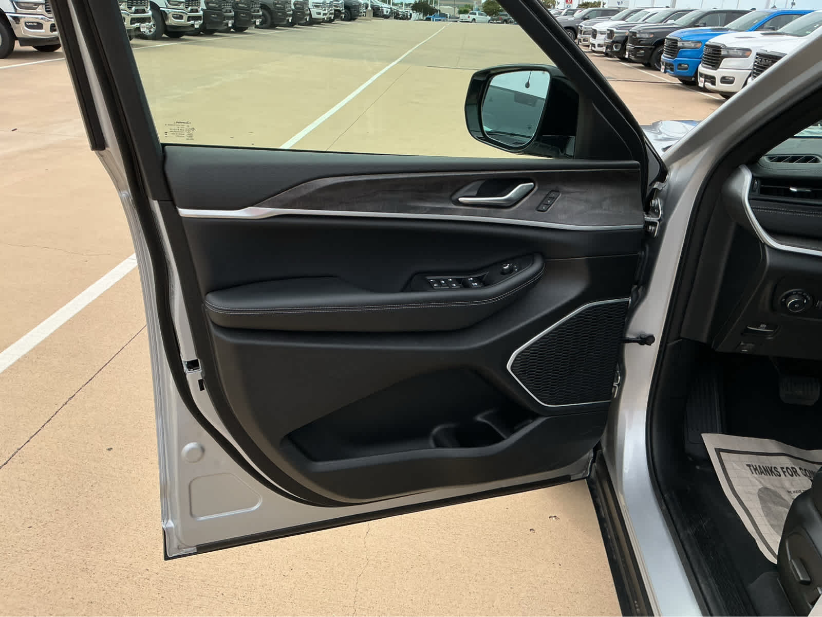 new 2026 Jeep Grand Cherokee car, priced at $42,785
