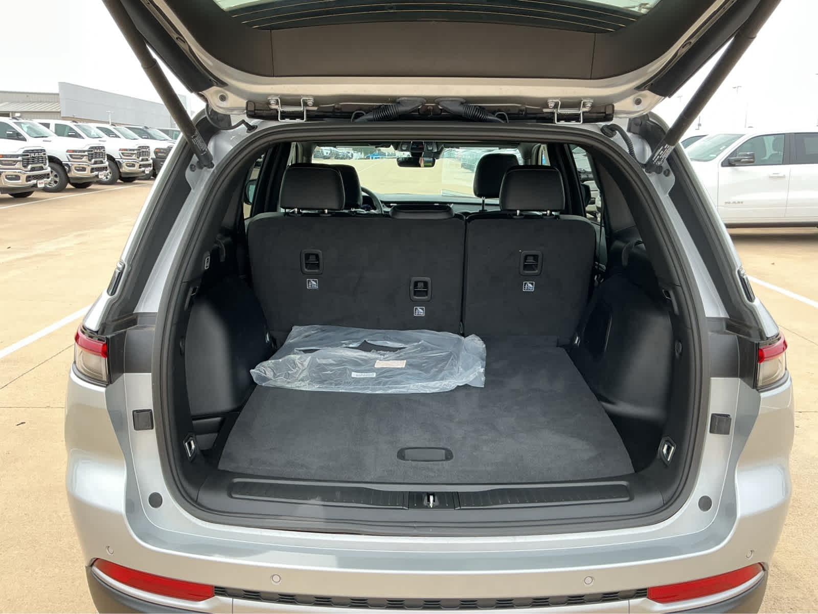 new 2026 Jeep Grand Cherokee car, priced at $42,785