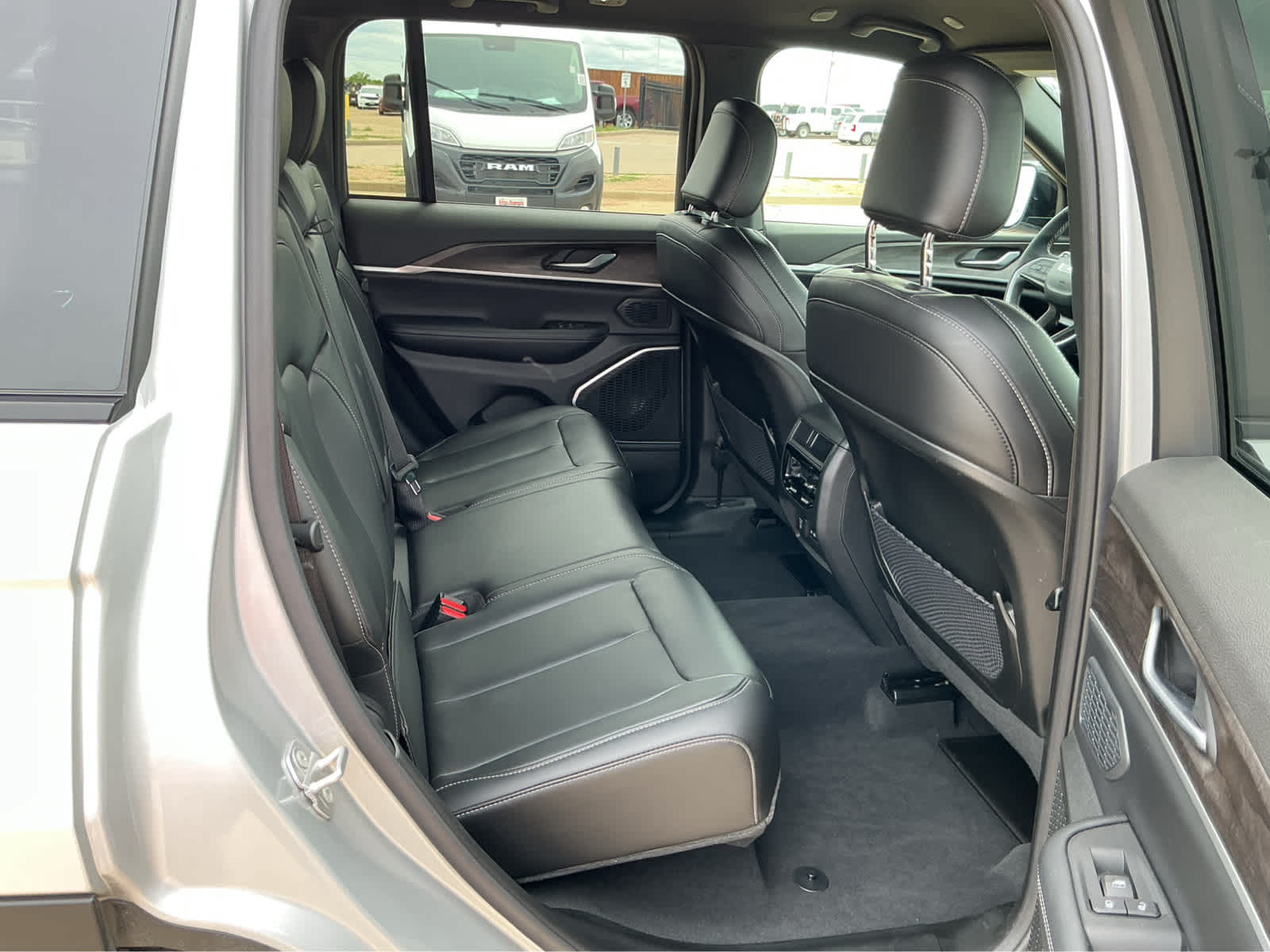 new 2026 Jeep Grand Cherokee car, priced at $42,785