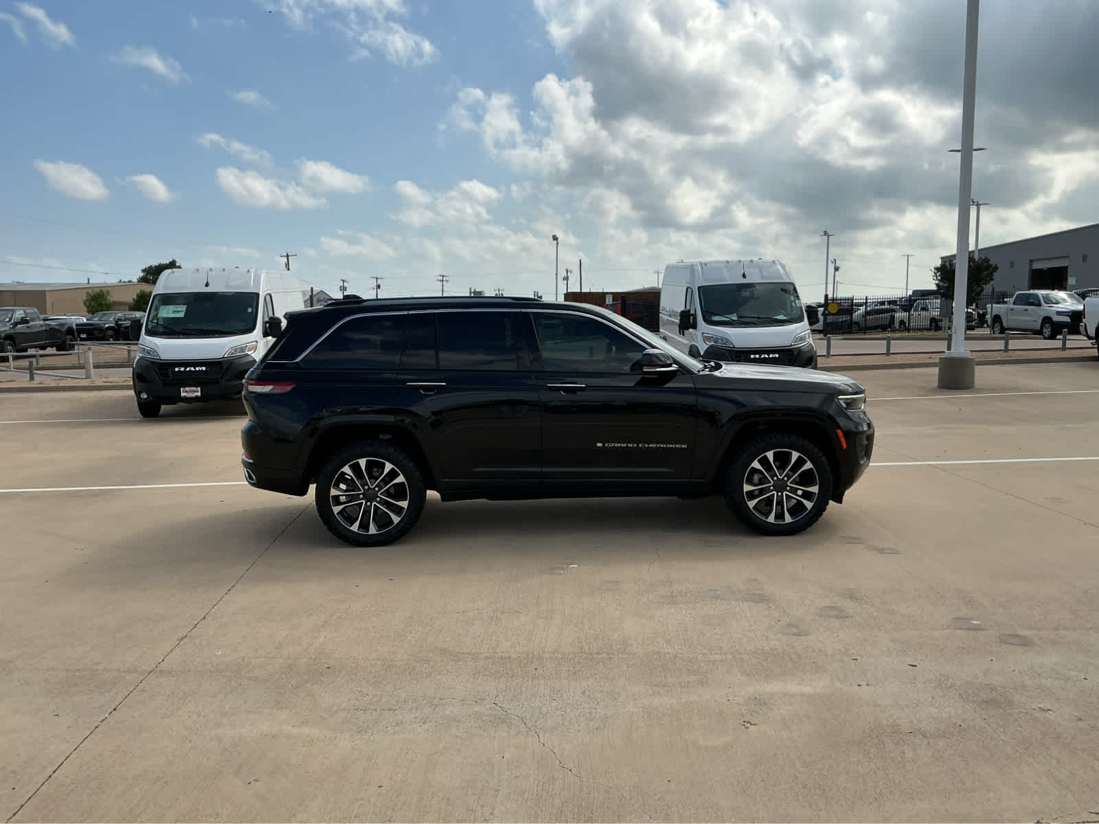 Used Car 2023 Jeep Grand Cherokee  Overland For Sale Under $40,000 In Waco, Texas