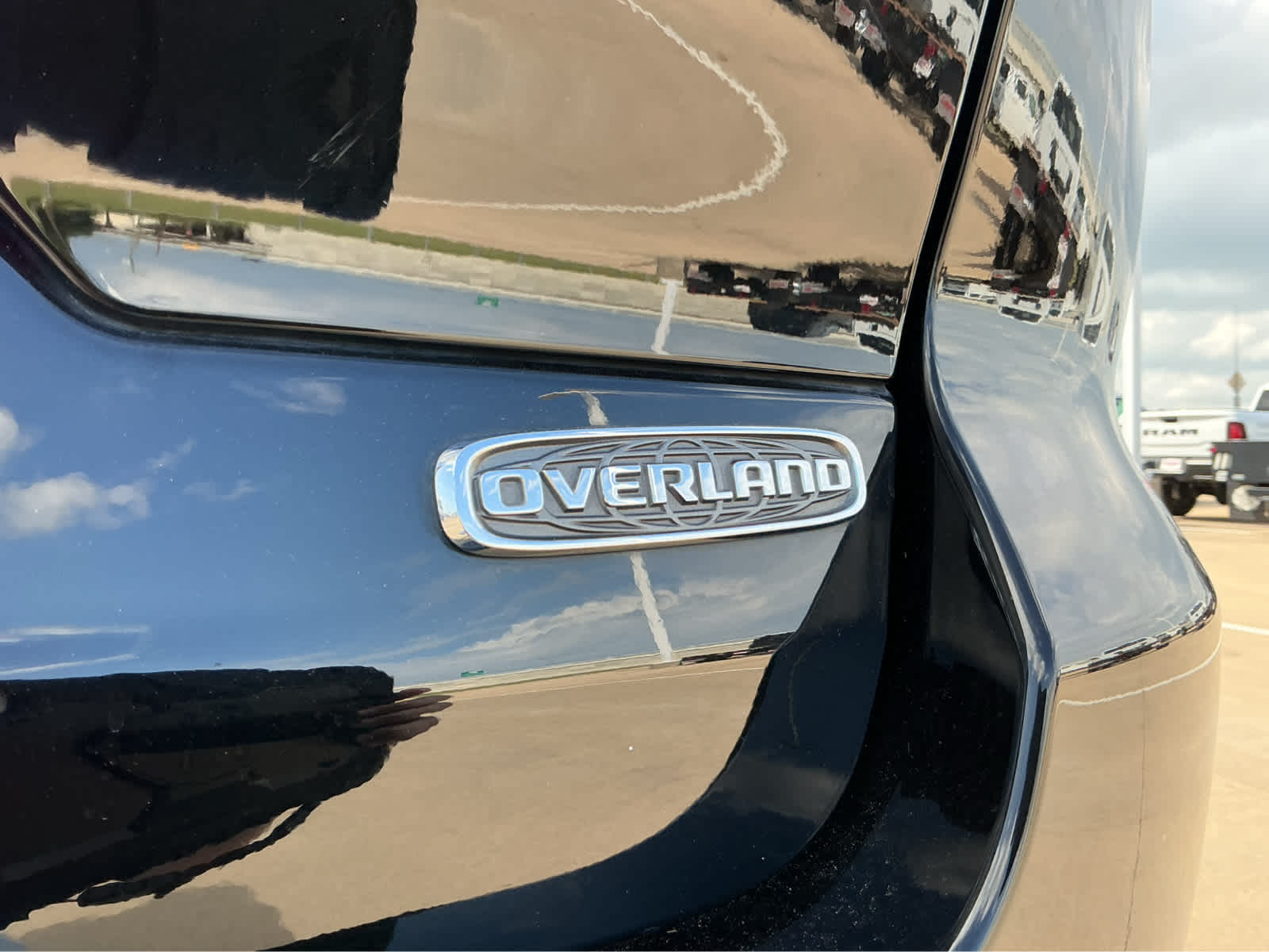 Used Car 2023 Jeep Grand Cherokee  Overland For Sale Under $40,000 In Waco, Texas