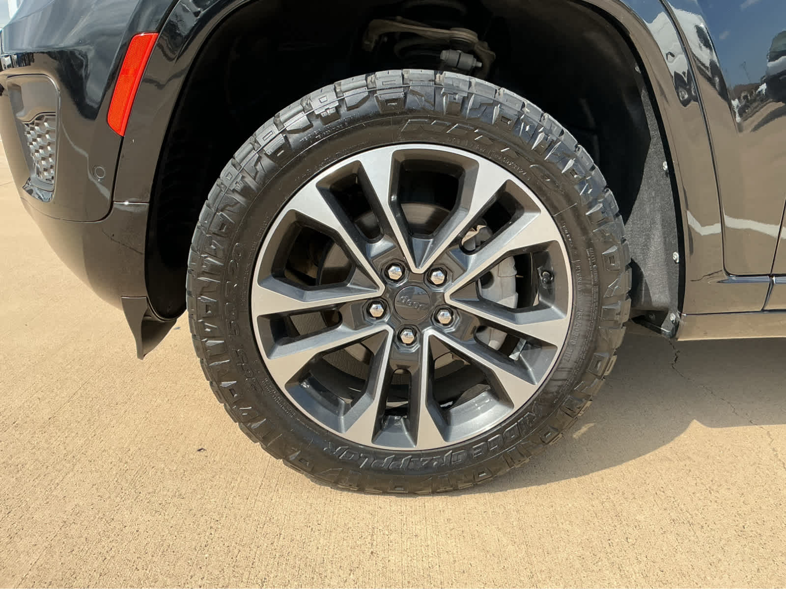 Used Car 2023 Jeep Grand Cherokee  Overland For Sale Under $40,000 In Waco, Texas