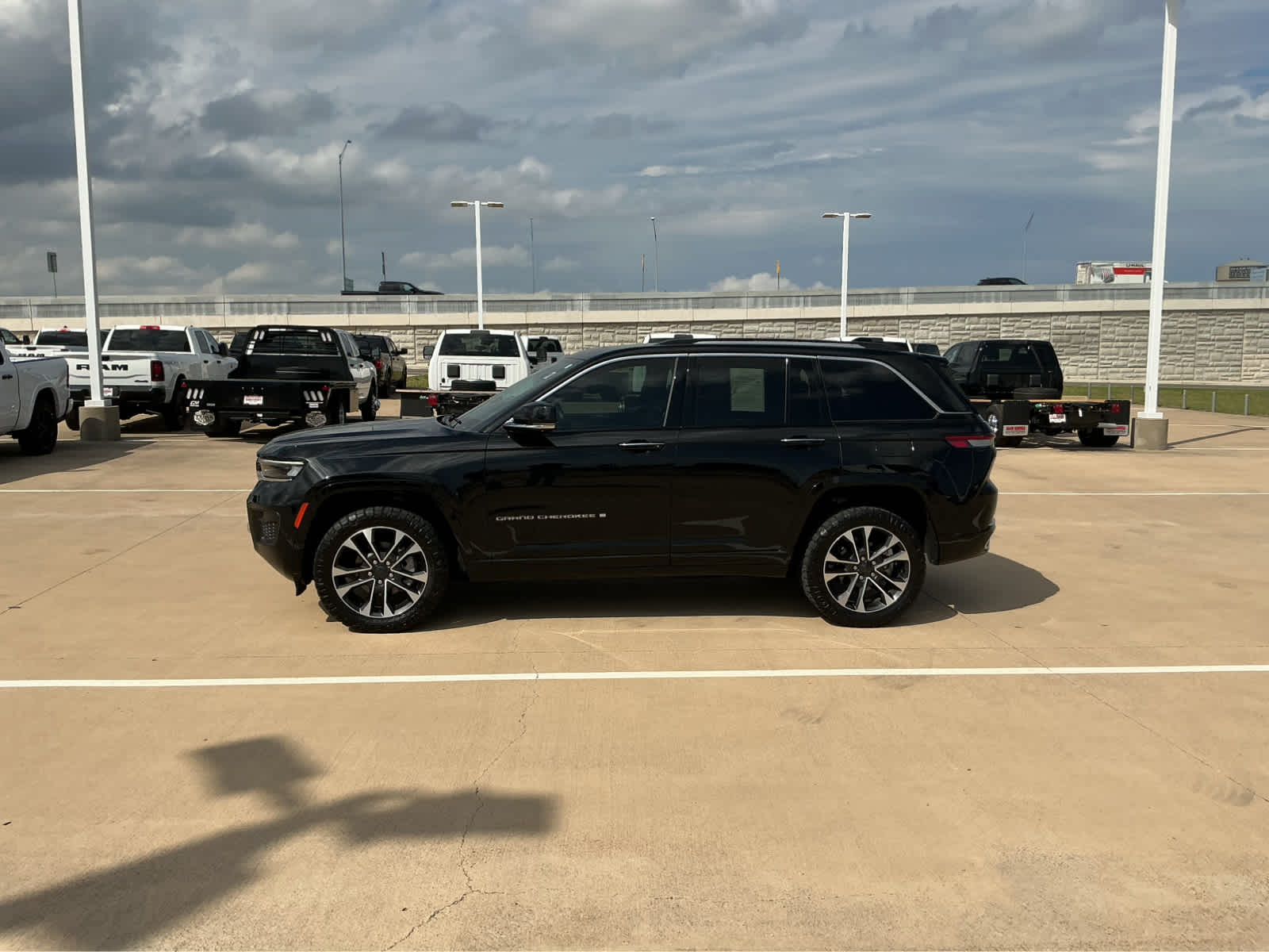 Used Car 2023 Jeep Grand Cherokee  Overland For Sale Under $40,000 In Waco, Texas