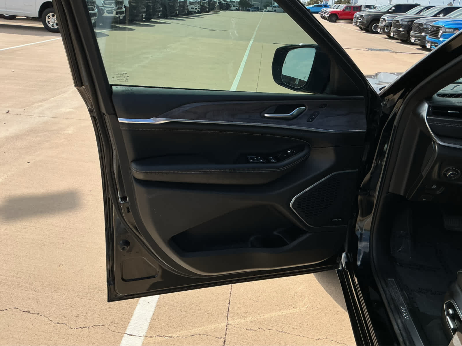 Used Car 2023 Jeep Grand Cherokee  Overland For Sale Under $40,000 In Waco, Texas