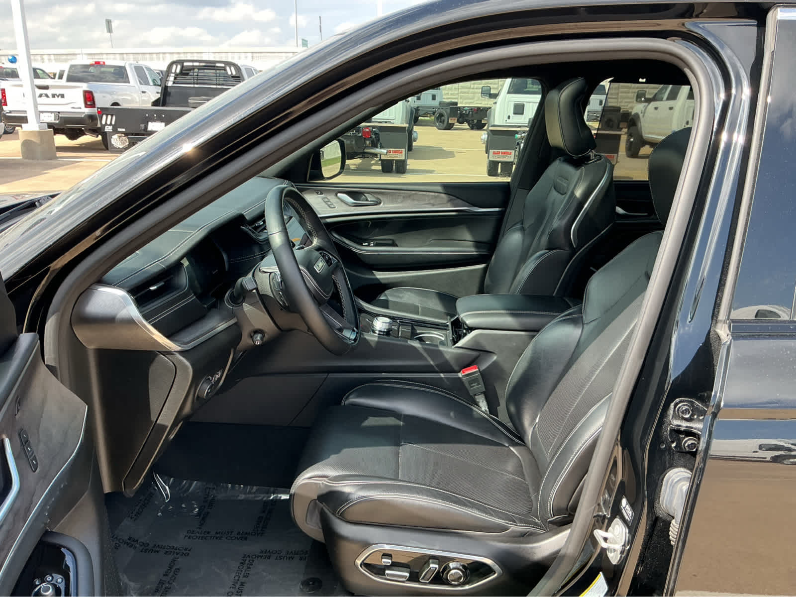 Used Car 2023 Jeep Grand Cherokee  Overland For Sale Under $40,000 In Waco, Texas