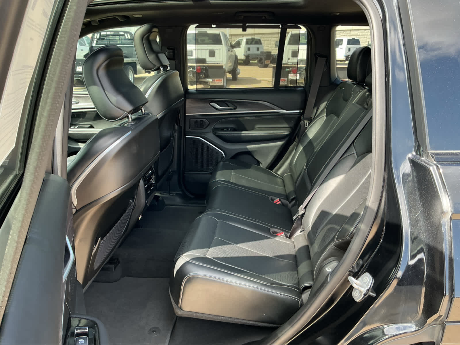 Used Car 2023 Jeep Grand Cherokee  Overland For Sale Under $40,000 In Waco, Texas