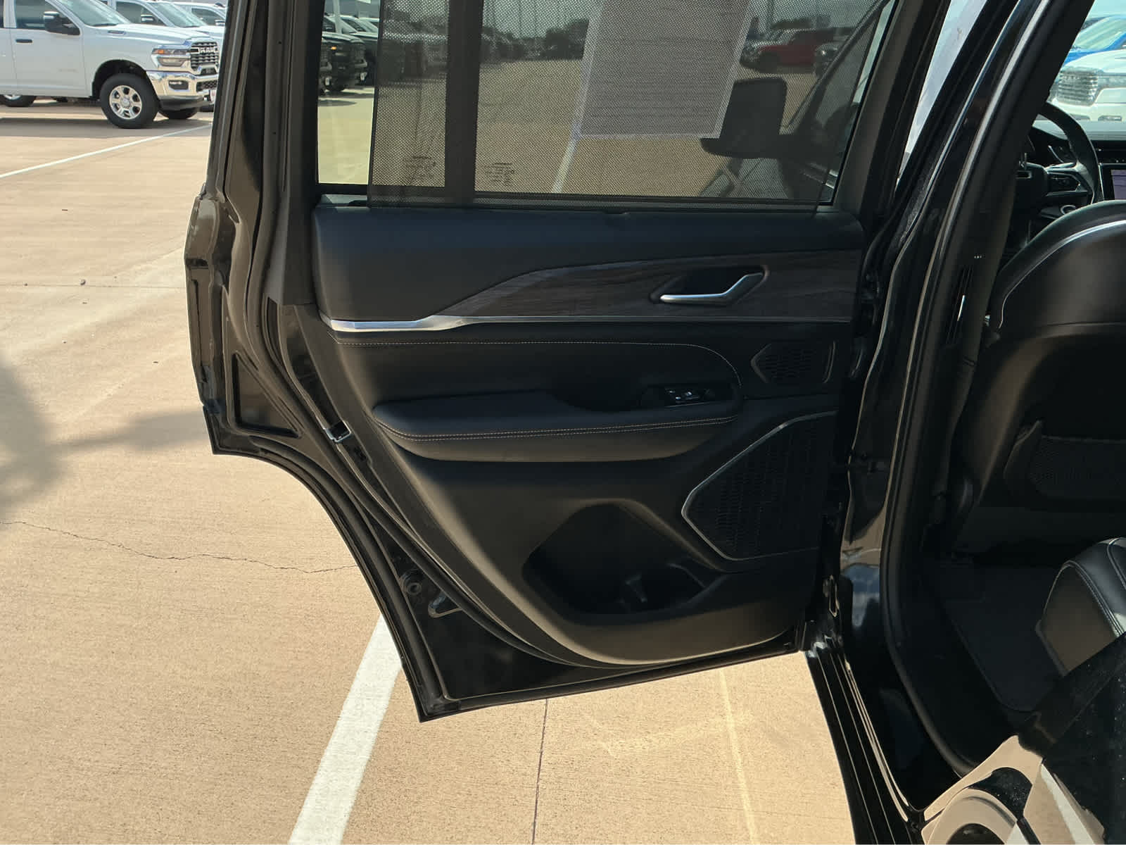 Used Car 2023 Jeep Grand Cherokee  Overland For Sale Under $40,000 In Waco, Texas